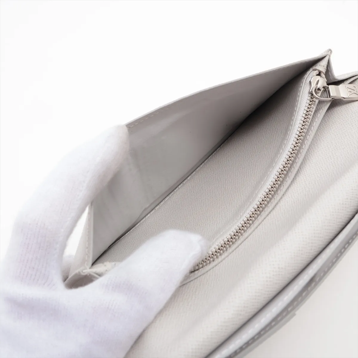 Taigarama Portefeuille Brazza NM M30889 Optical White Long Wallet with Stamp and Initials; RFID Detectable. — view 8