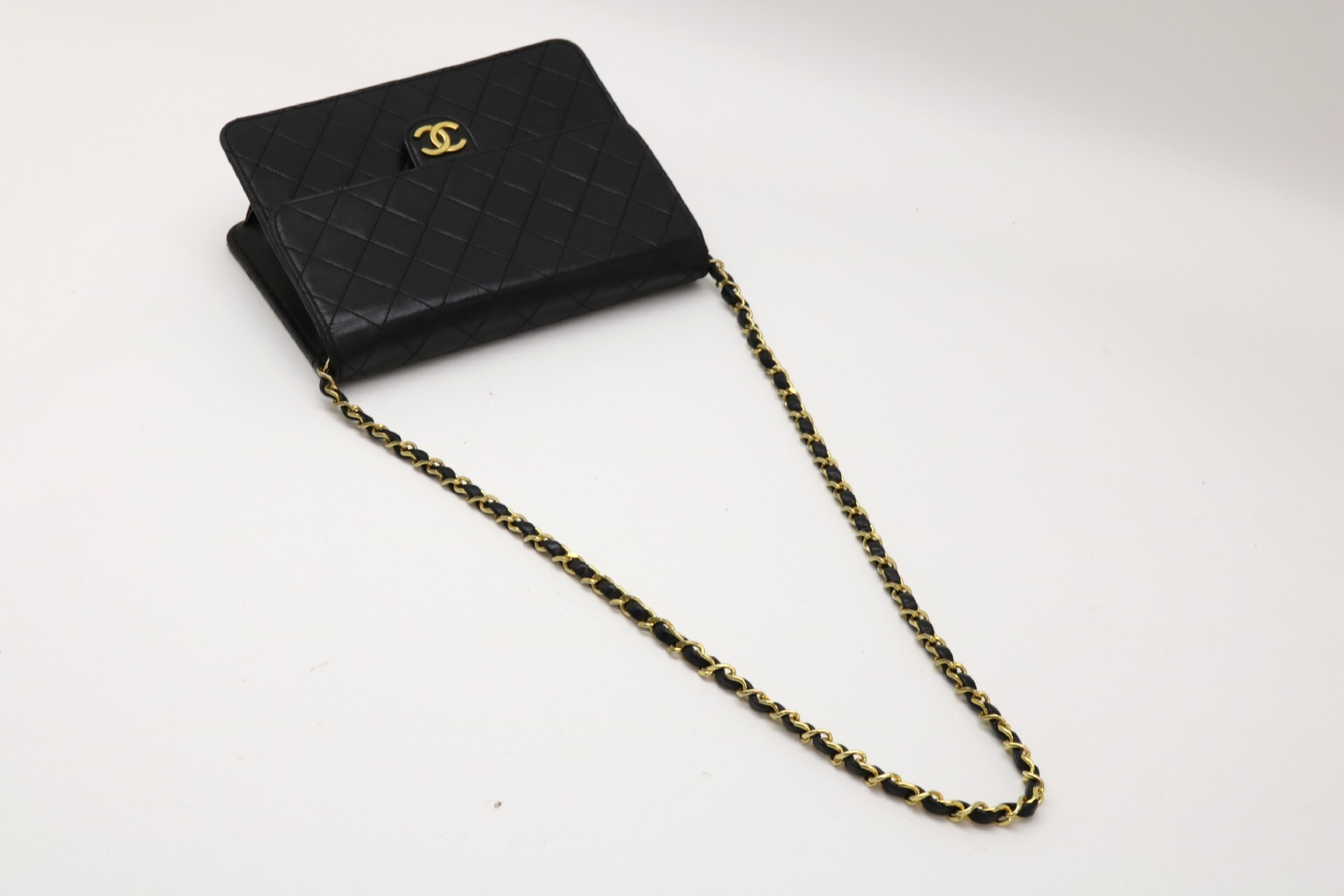 Matelassé Push-Lock Chain Shoulder Bag — view 8