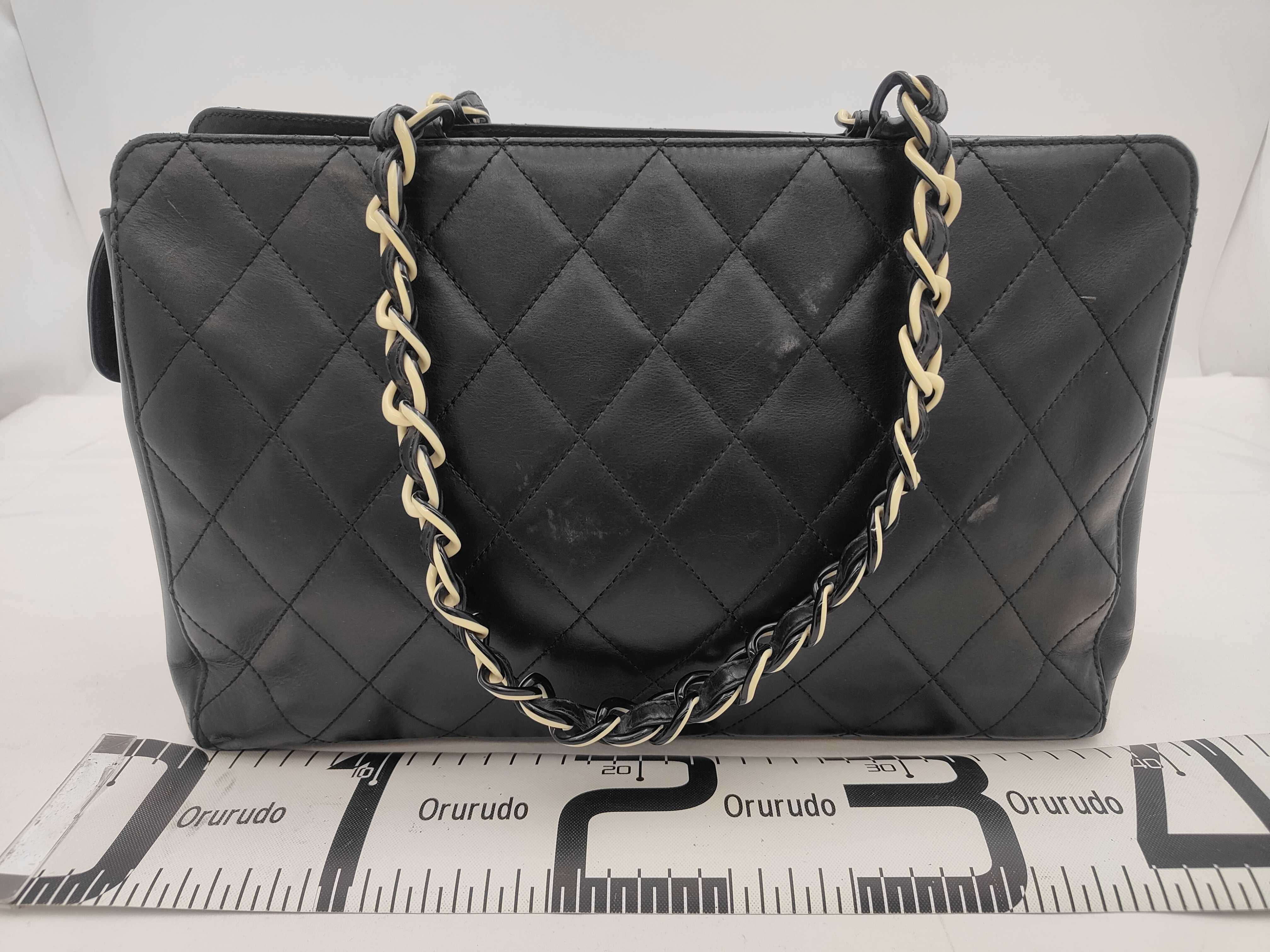 Matelassé Plastic Chain Tote 6497600 Tote Bag — view 2