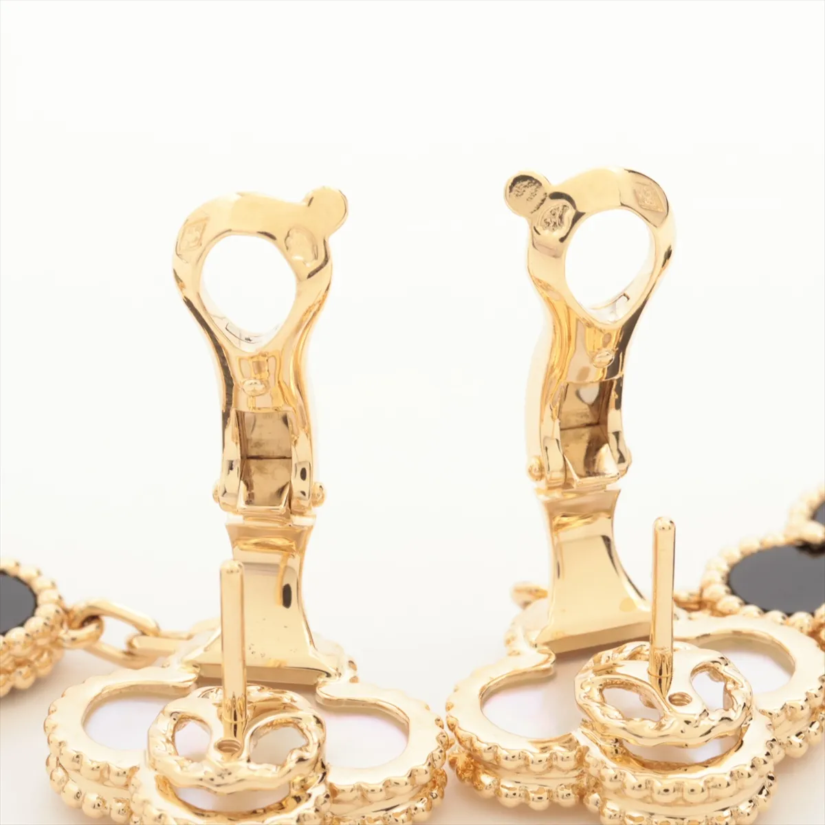 Magic Alhambra Shell Onyx Earrings 750(YG) 17.6g JB607983 Small stone — view 4