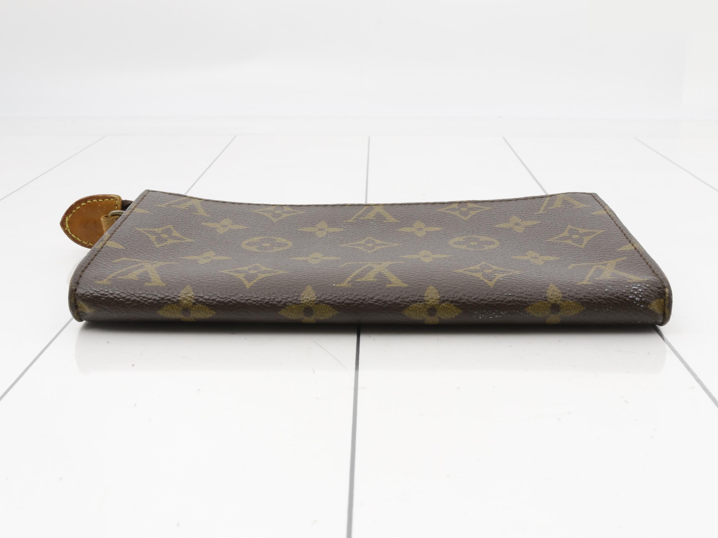 Monogram Bucket PM included pouch — view 3