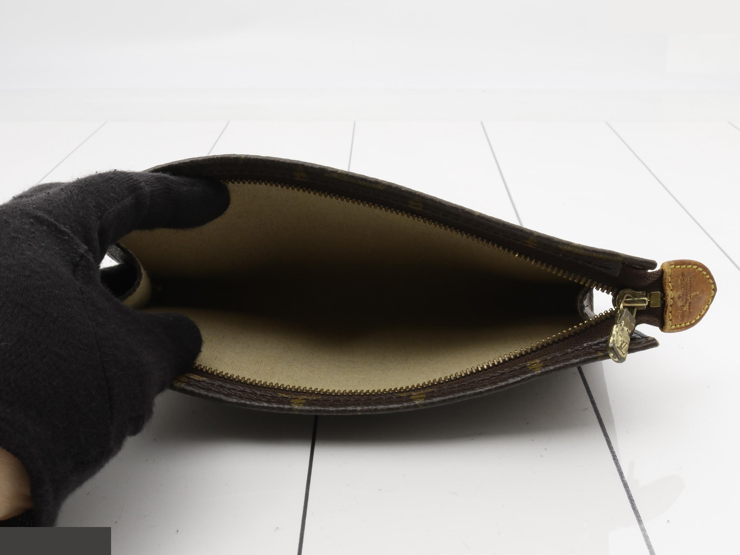 Monogram Bucket PM included pouch — view 4