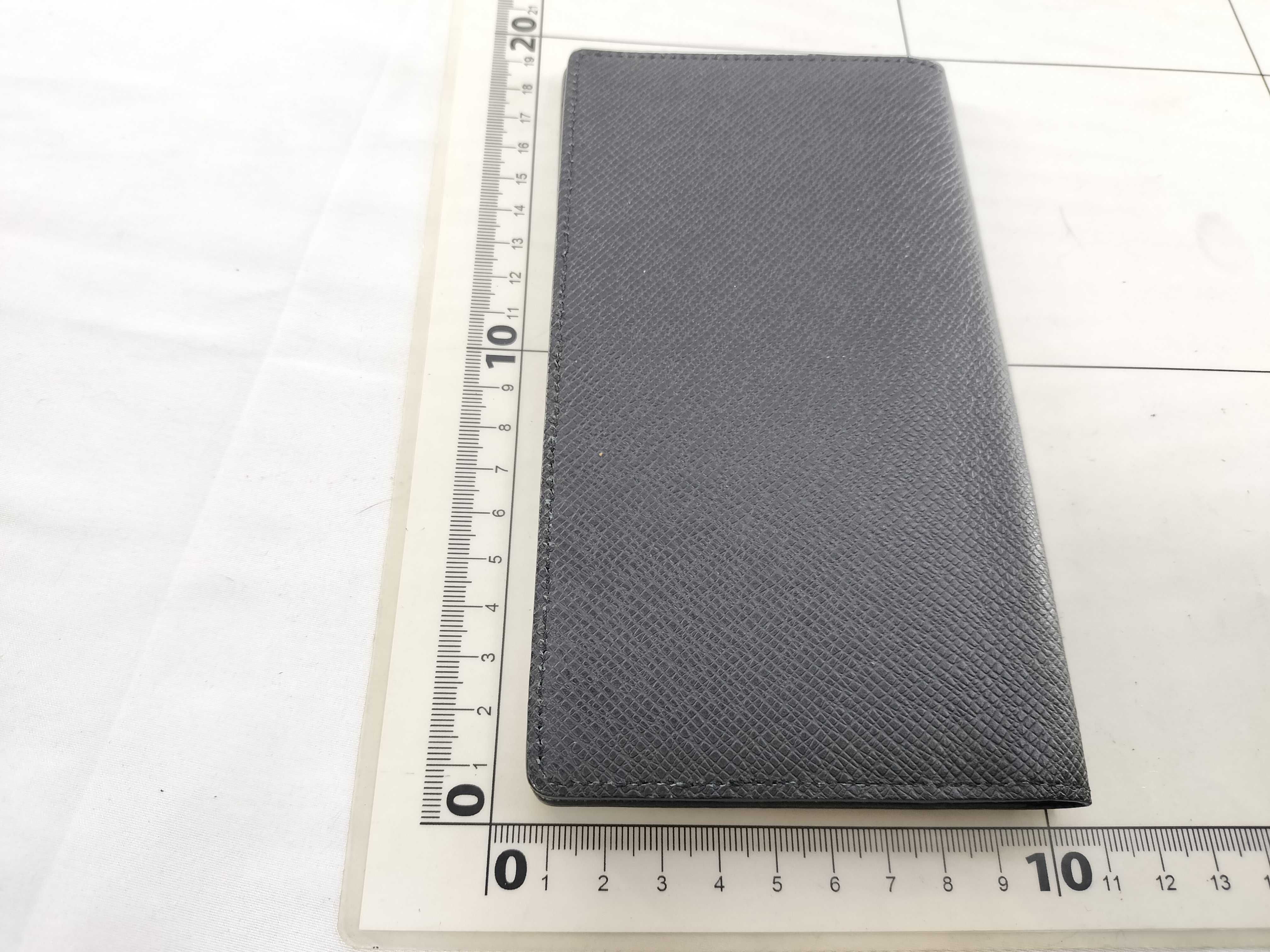 Taiga Louis Vuitton Portefeuille Braza Taiga Billfold — view 2