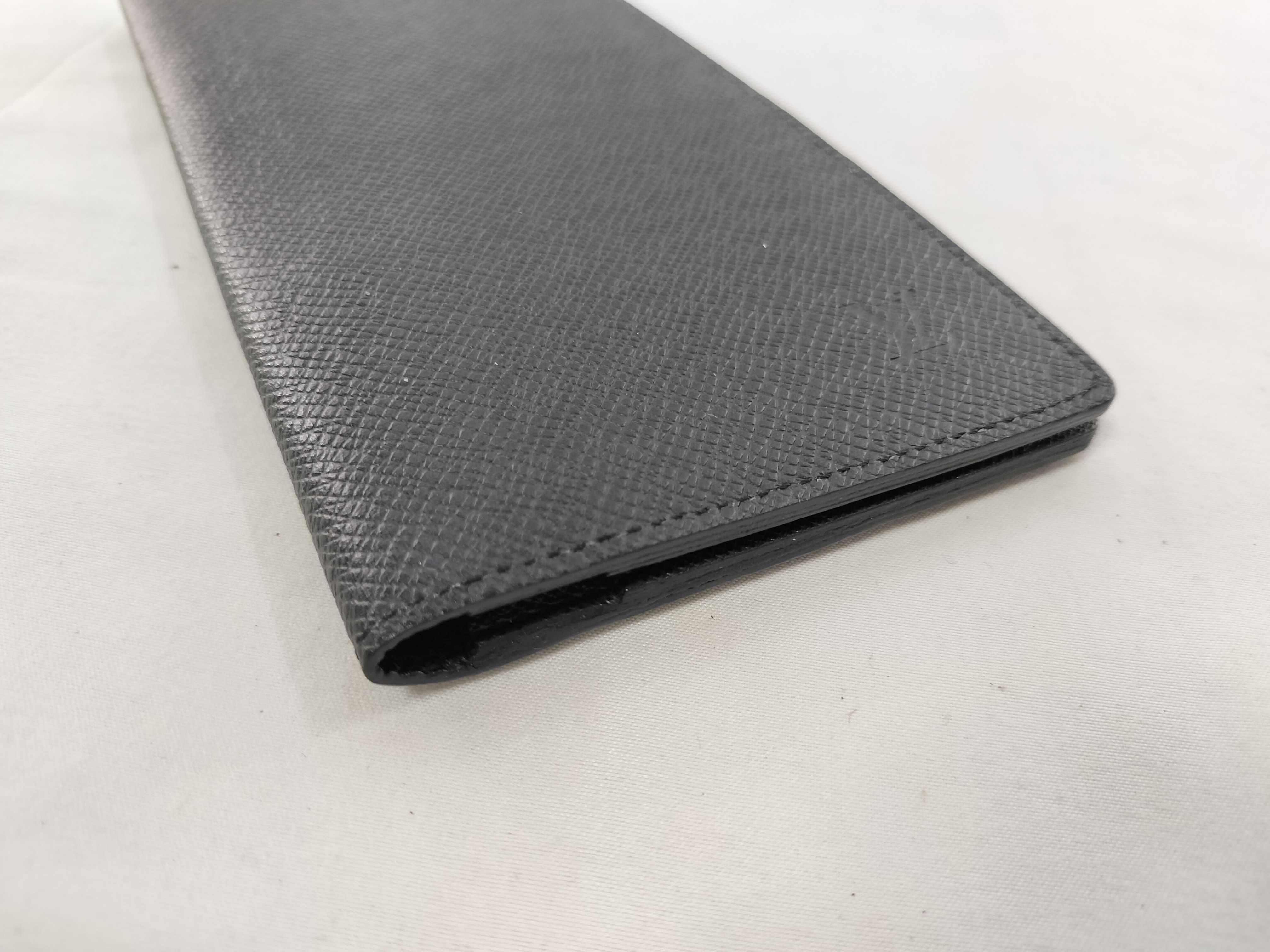 Taiga Louis Vuitton Portefeuille Braza Taiga Billfold — view 3