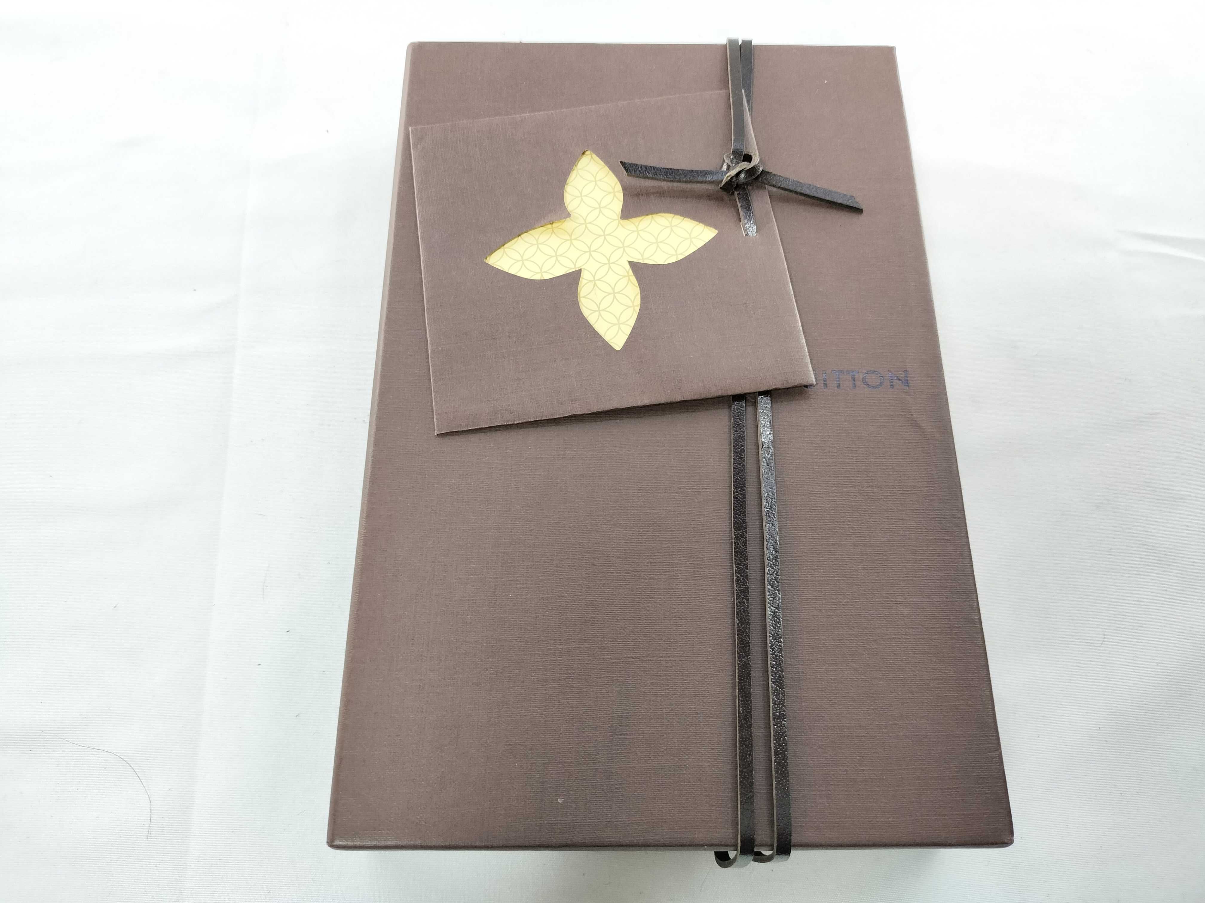 Taiga Louis Vuitton Portefeuille Braza Taiga Billfold — view 10
