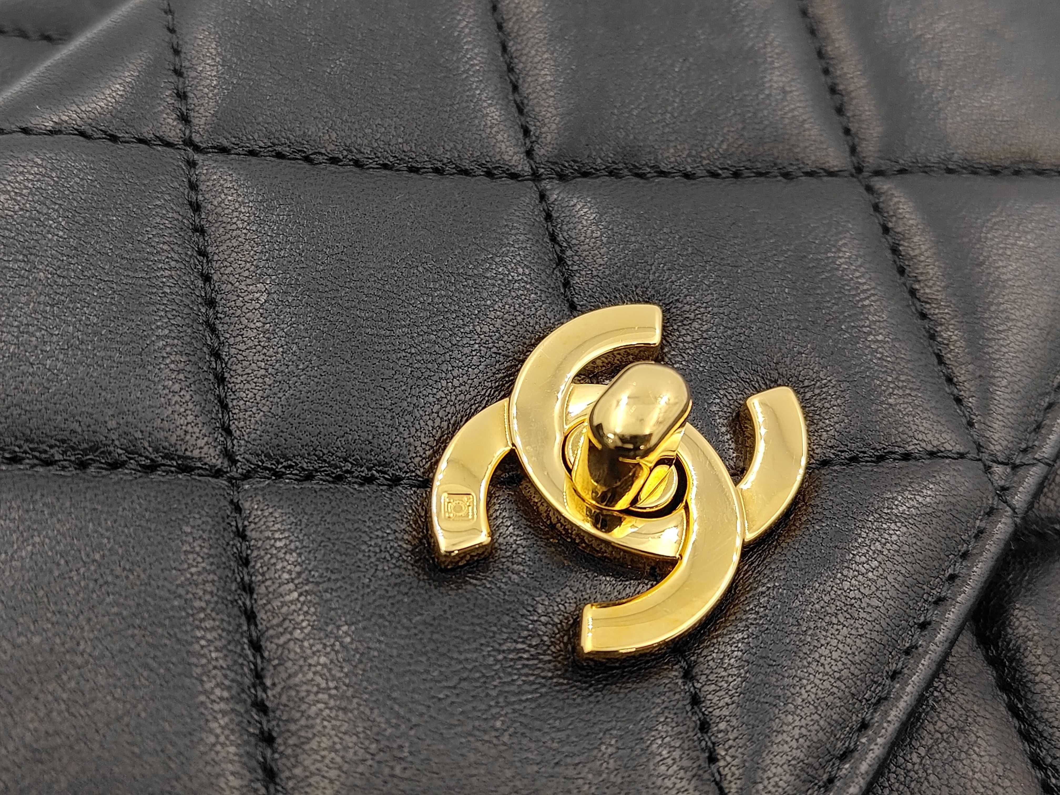 Matelassé Outside Flap Turnlock Chain Bag — view 13