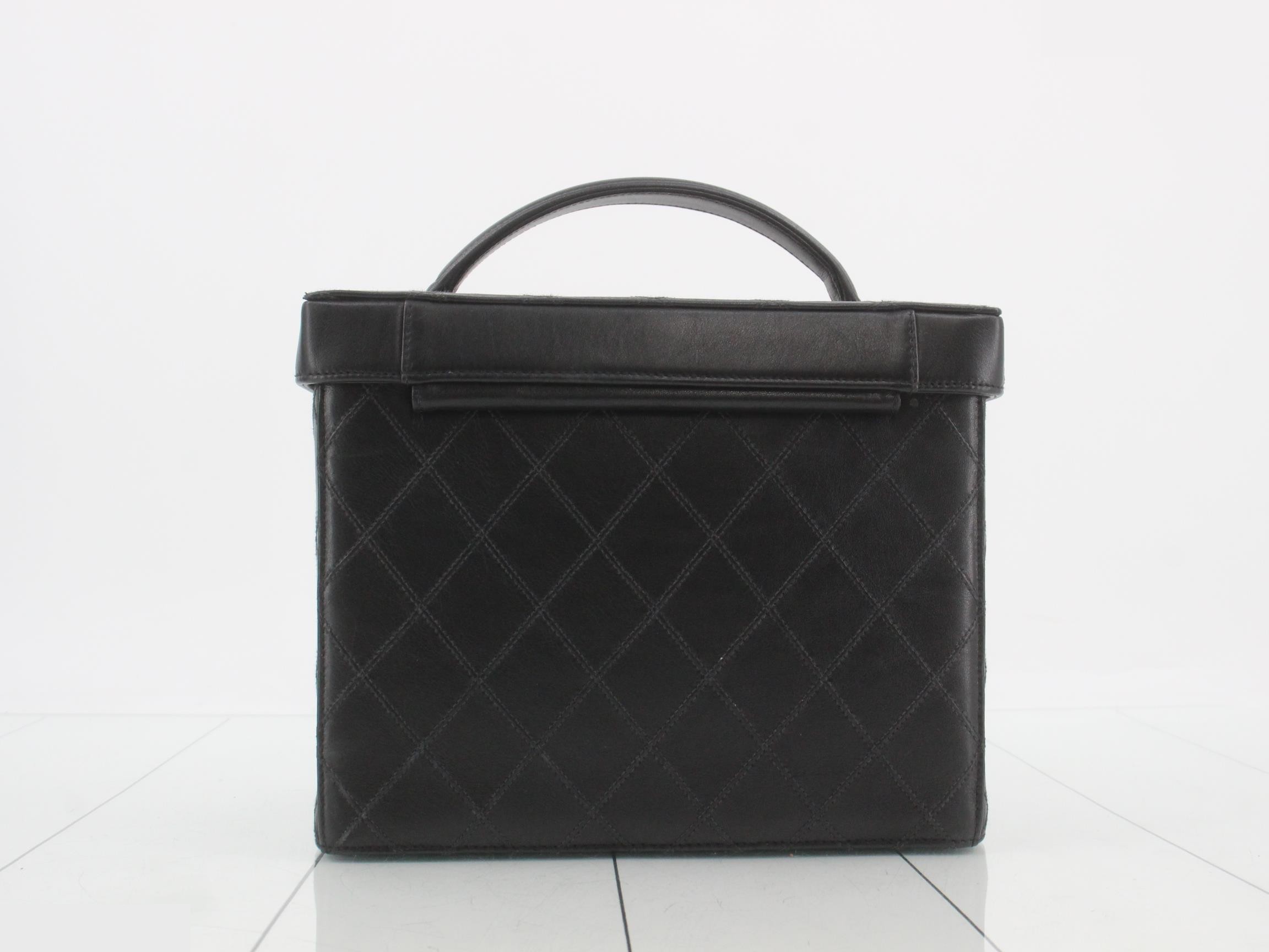 Bicolore Box Vanity Bag, Leather, Turn-Lock, 2-Way Handbag — view 2