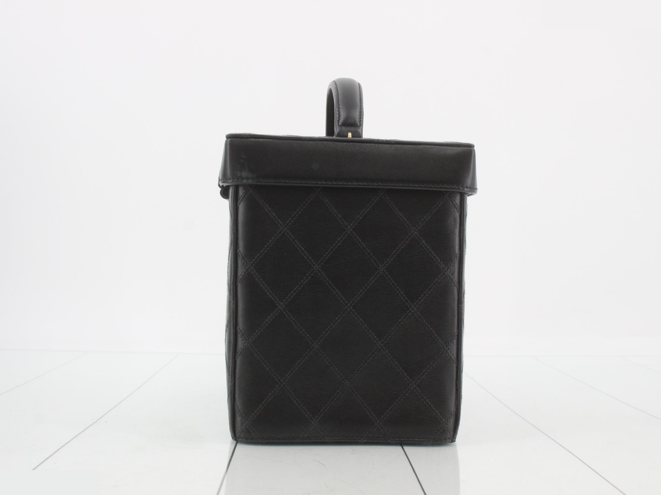 Bicolore Box Vanity Bag, Leather, Turn-Lock, 2-Way Handbag — view 4