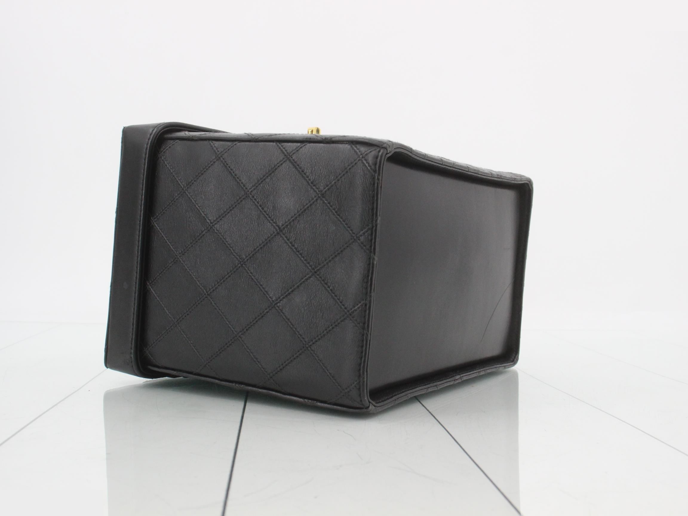Bicolore Box Vanity Bag, Leather, Turn-Lock, 2-Way Handbag — view 5