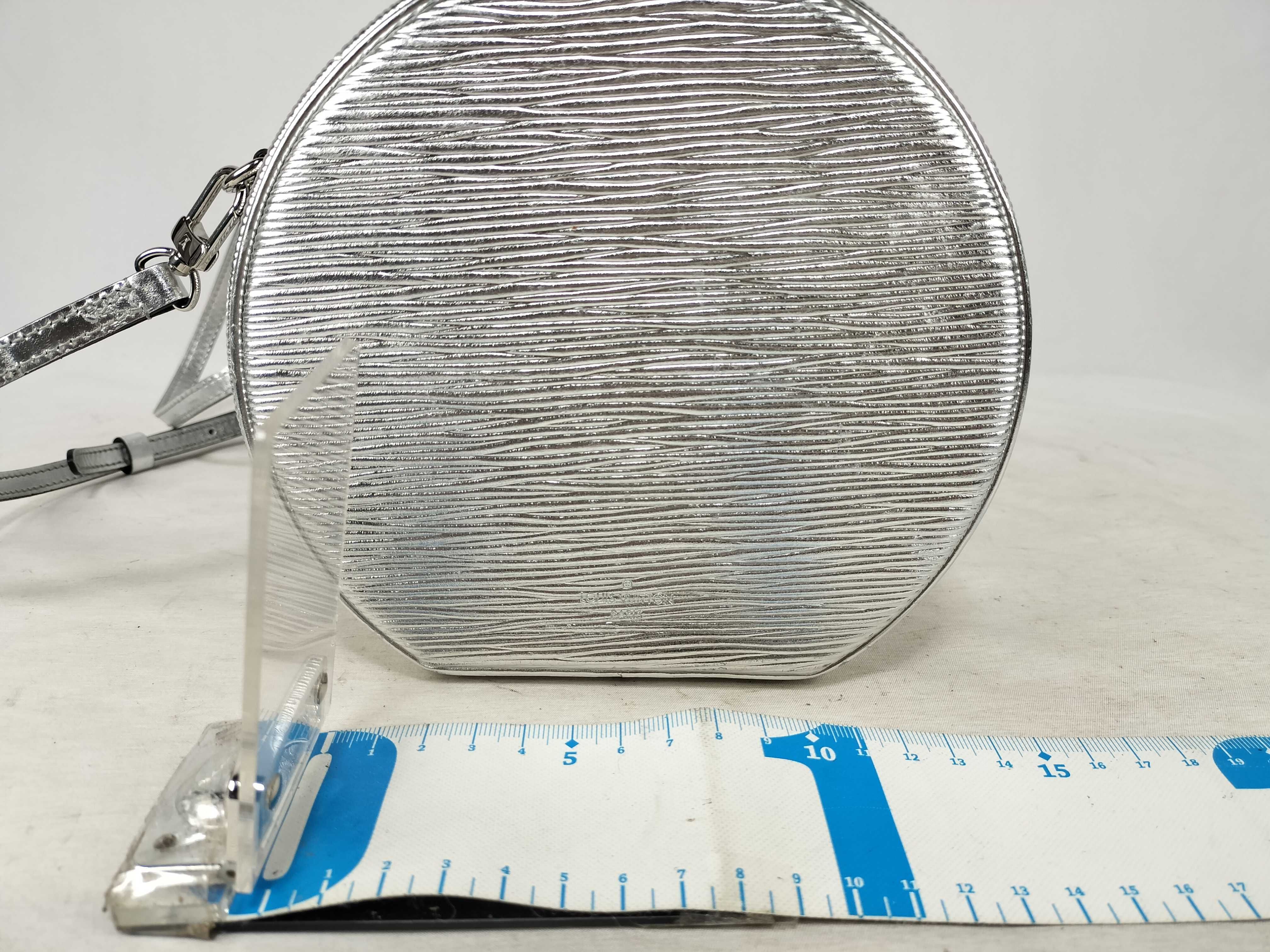 Epi Leather Shoulder Bag, Epi Petite Boite Chapeau Silver Handbag — view 2