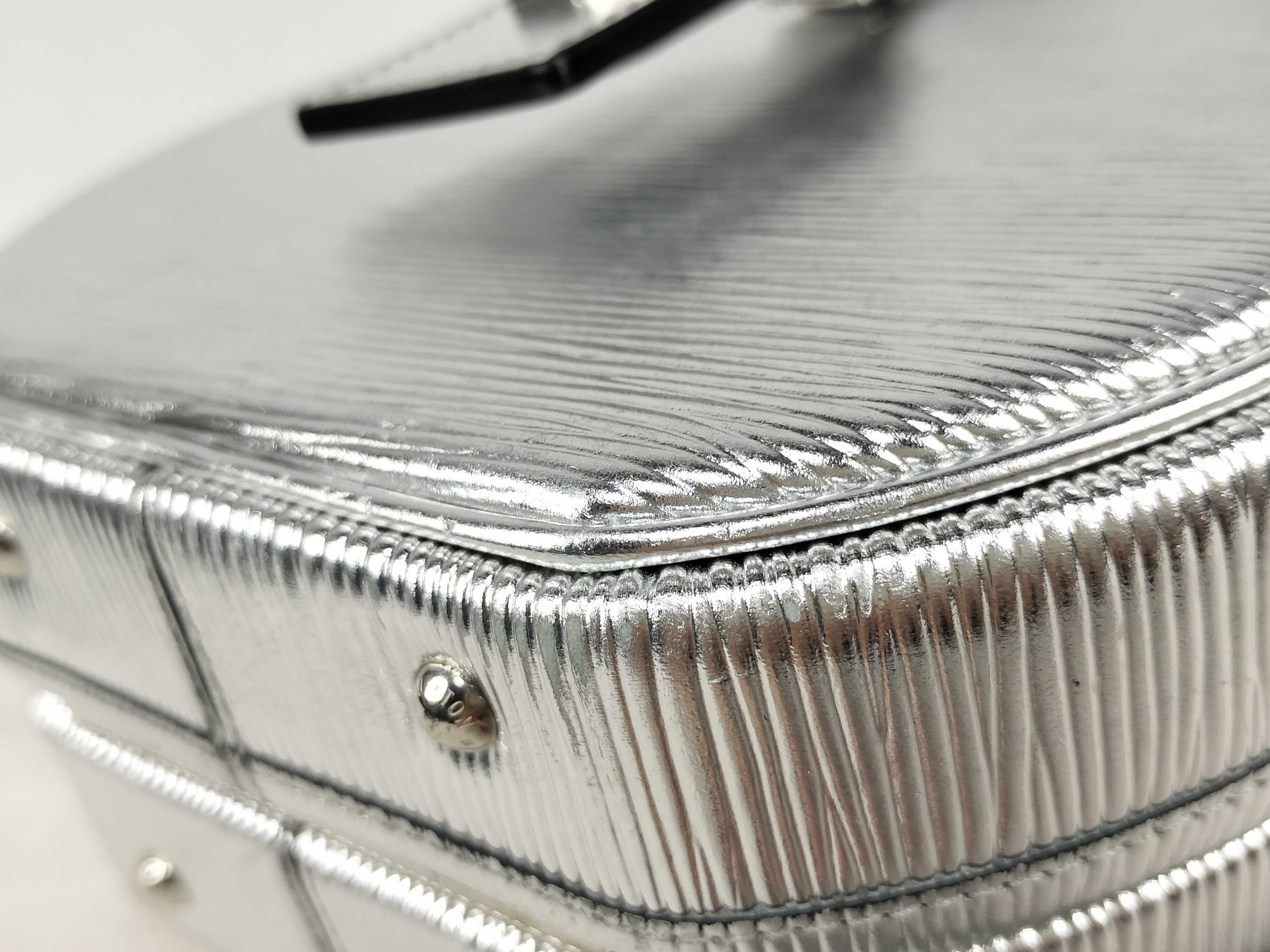 Epi Leather Shoulder Bag, Epi Petite Boite Chapeau Silver Handbag — view 6