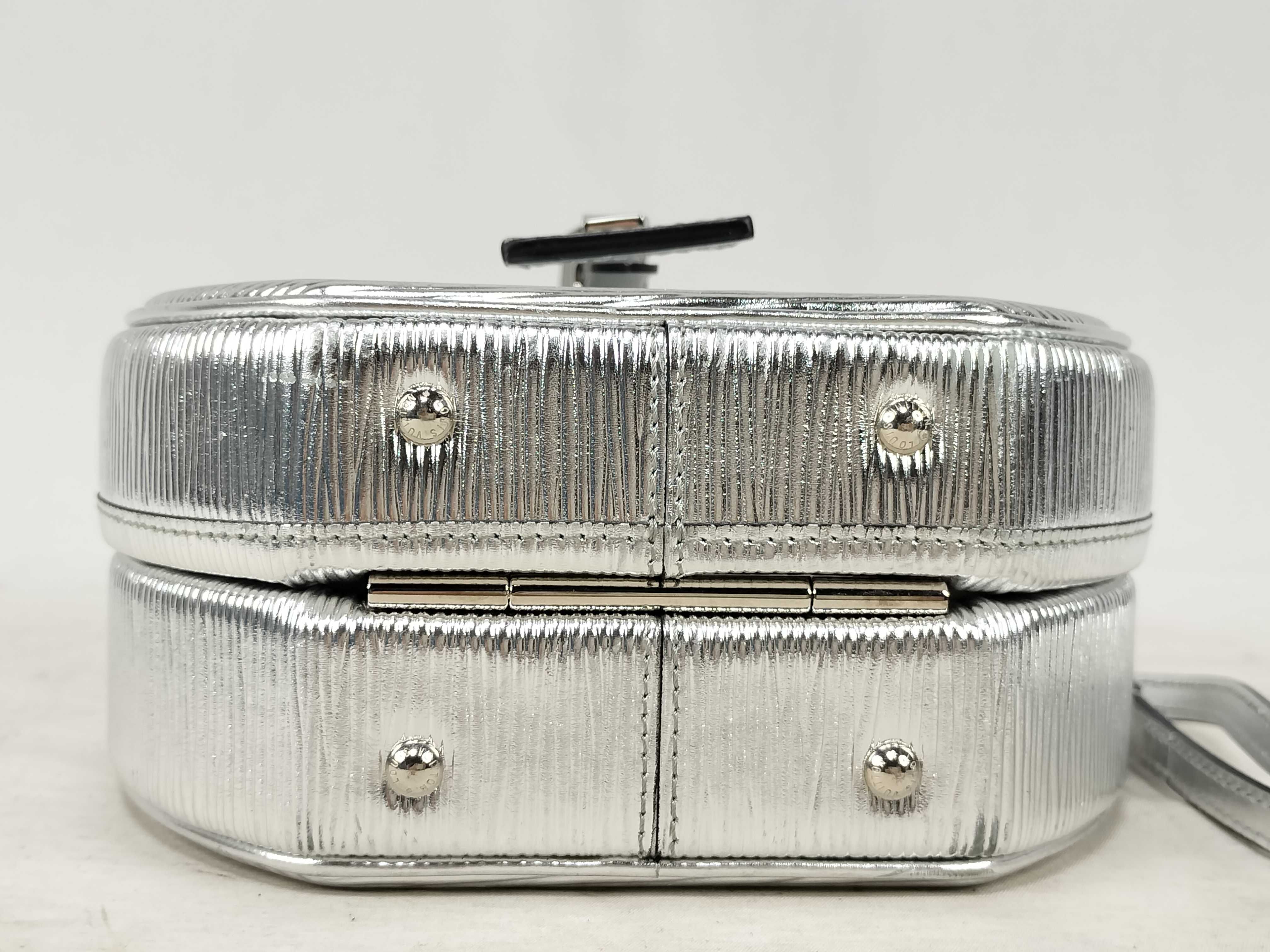 Epi Leather Shoulder Bag, Epi Petite Boite Chapeau Silver Handbag — view 7