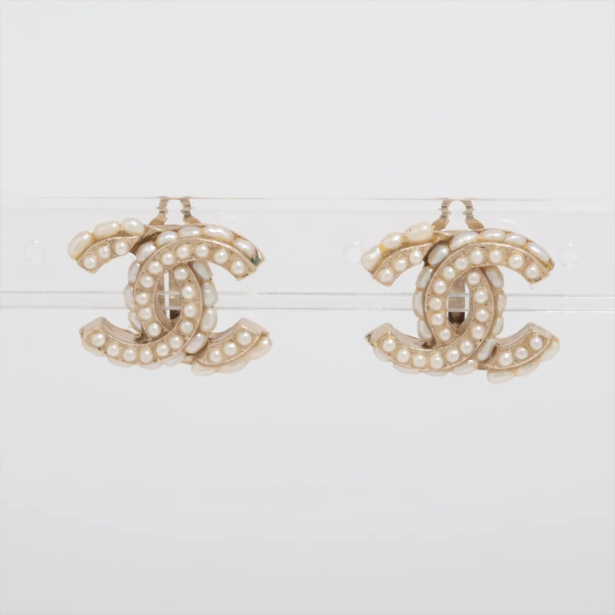 Coco Mark A15B Earrings (Pair) GP x Faux Pearl Gold. Shows wear, tarnishing,