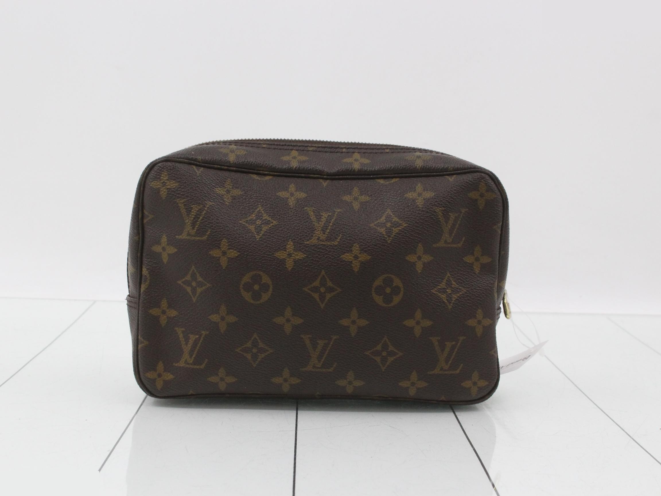 Monogram Pouch, Trousse Toilette 23 — view 2
