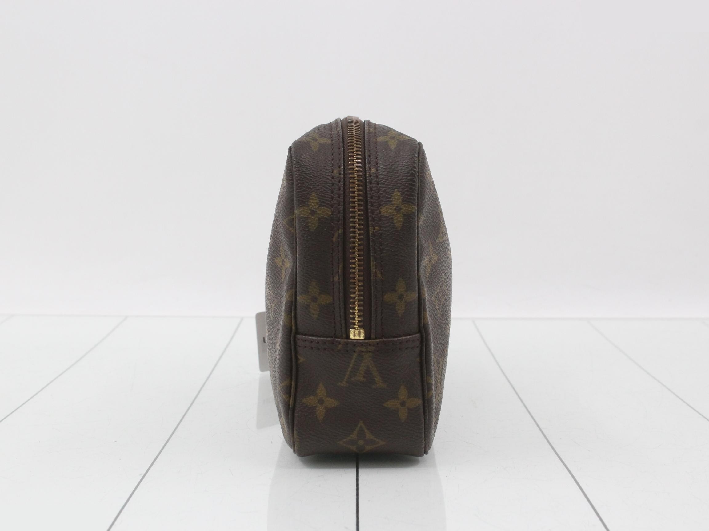 Monogram Pouch, Trousse Toilette 23 — view 3