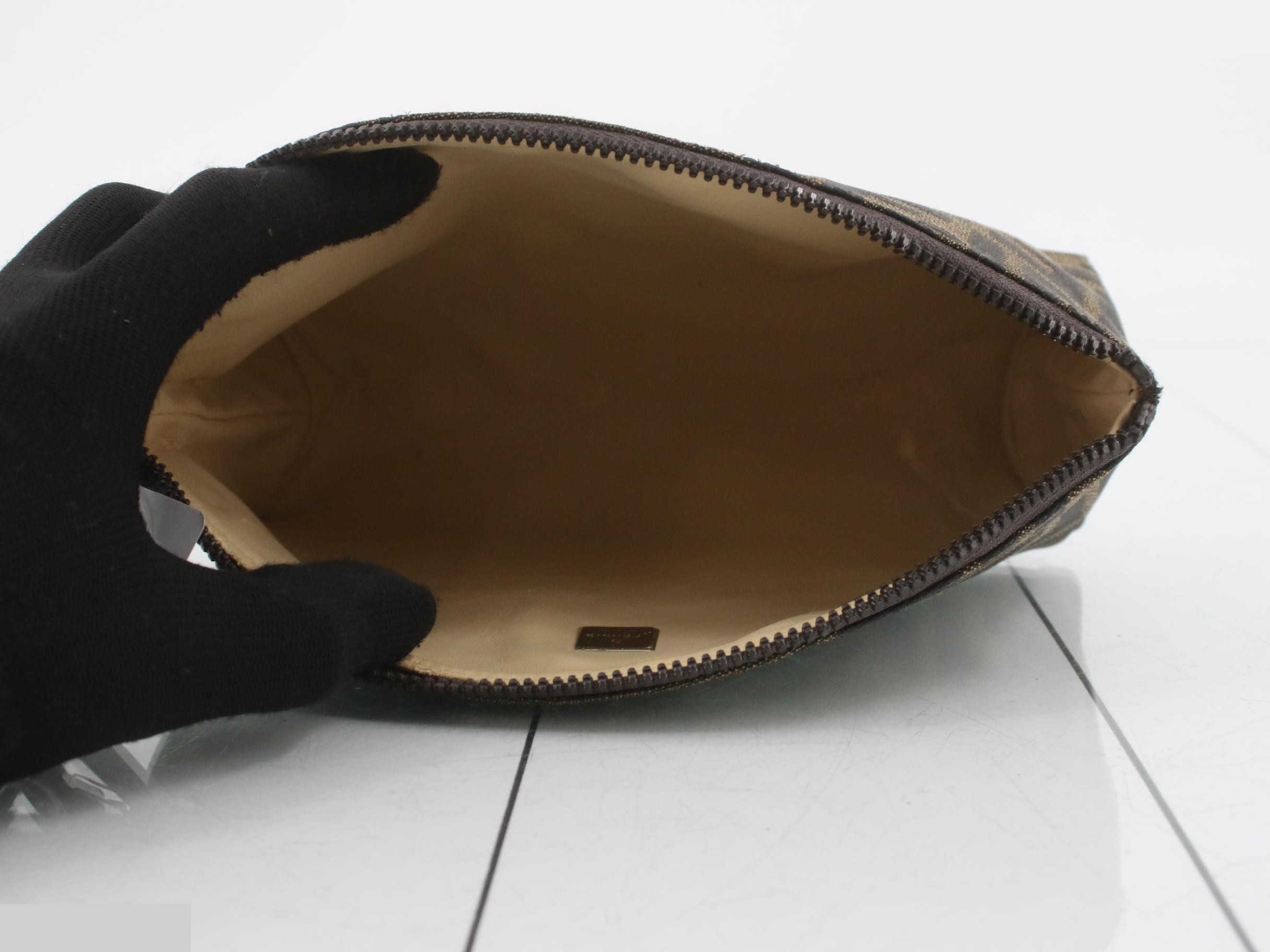 pouch — view 4