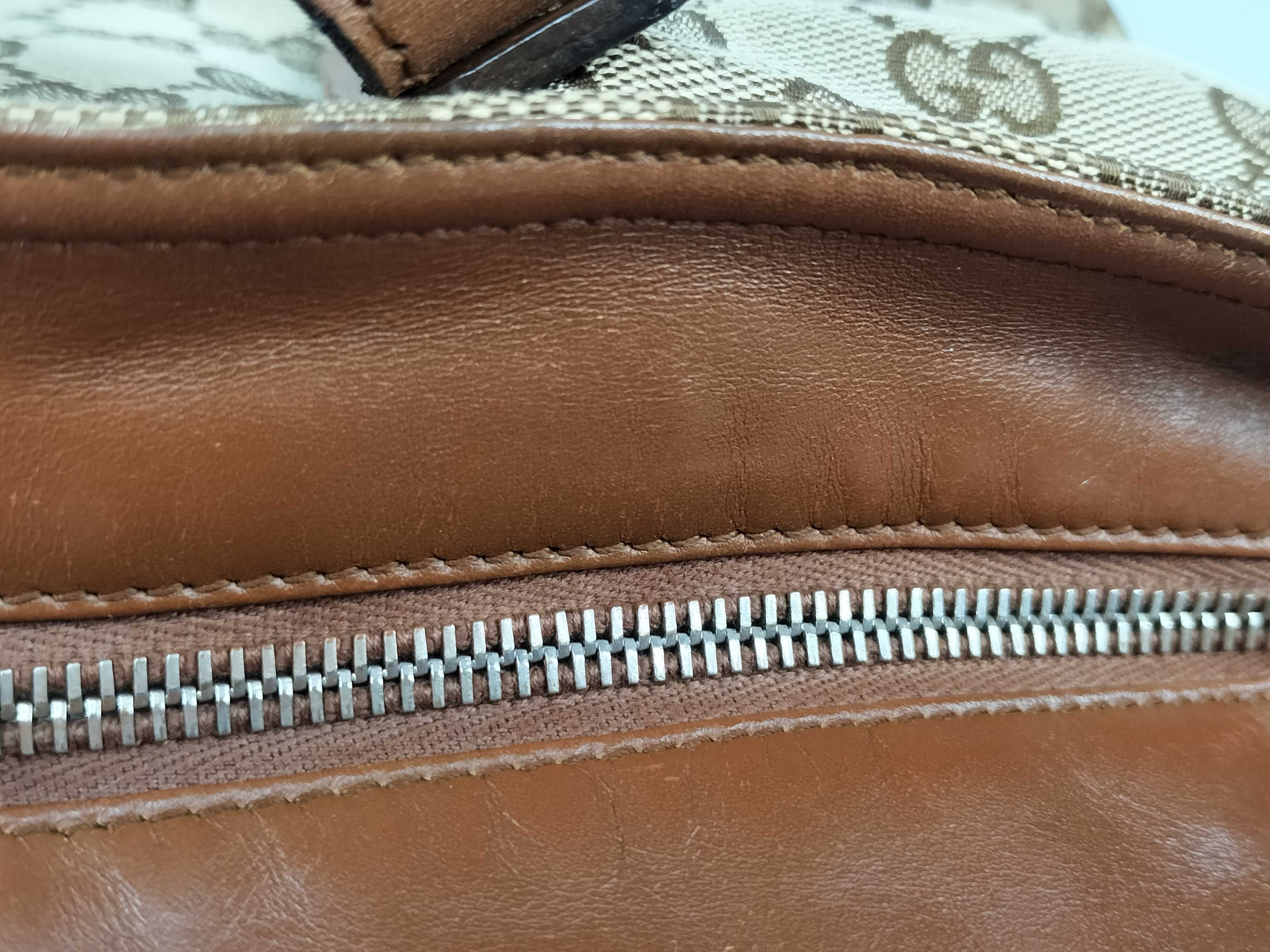 GG Canvas Gucci Tote Bag — view 6