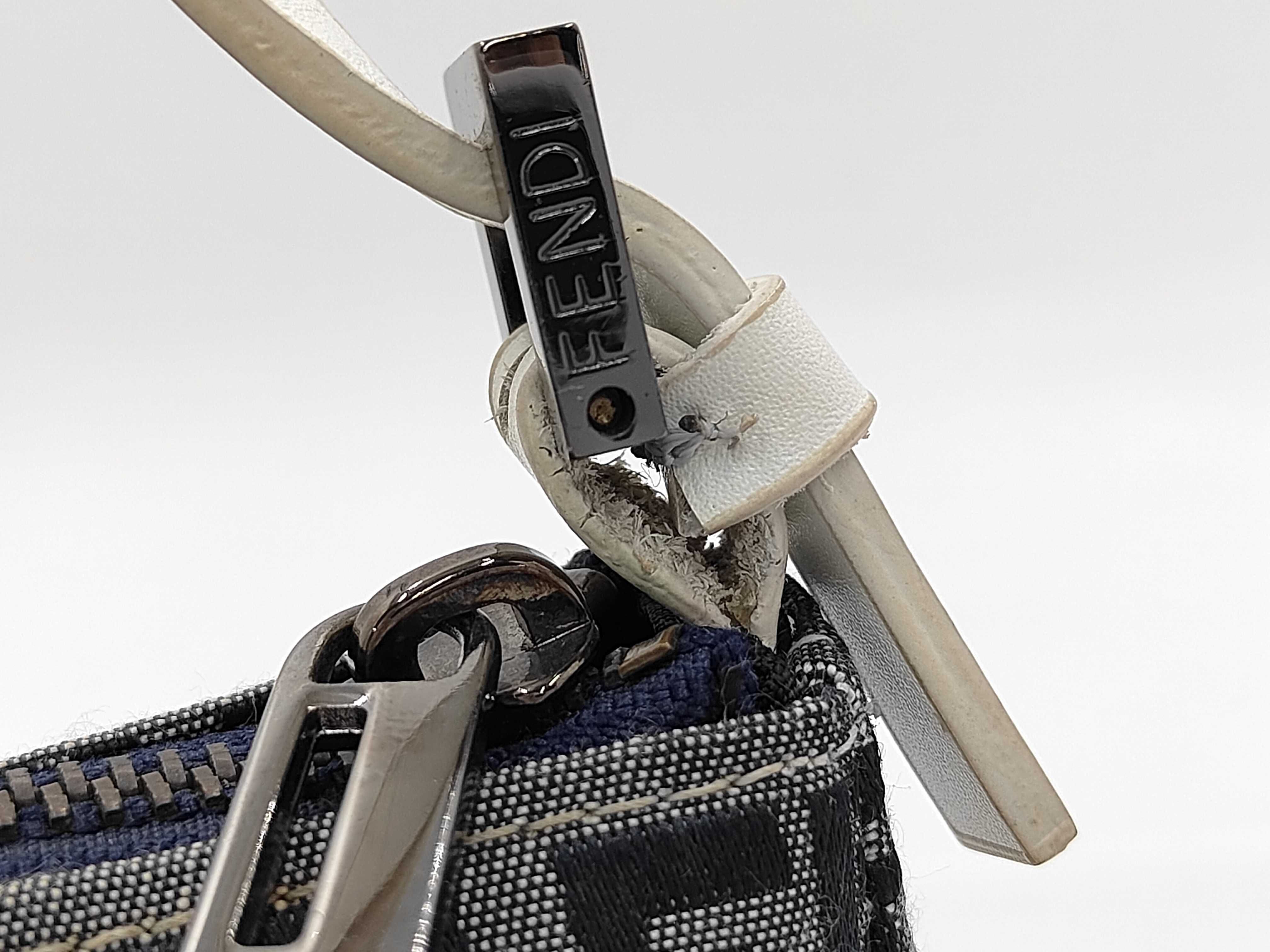 8BR156 Shoulder Bag — view 3