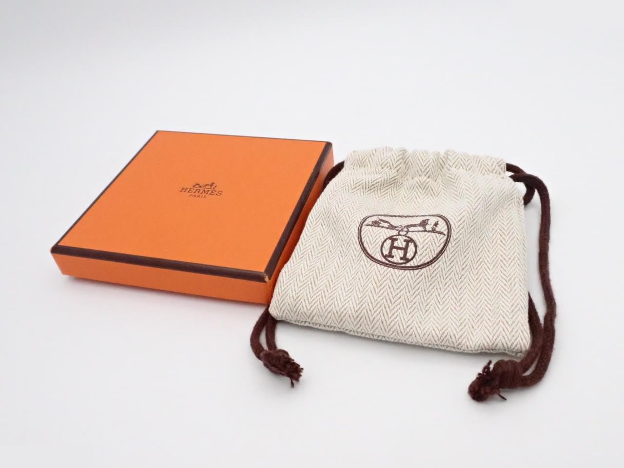 H buckle — view 4