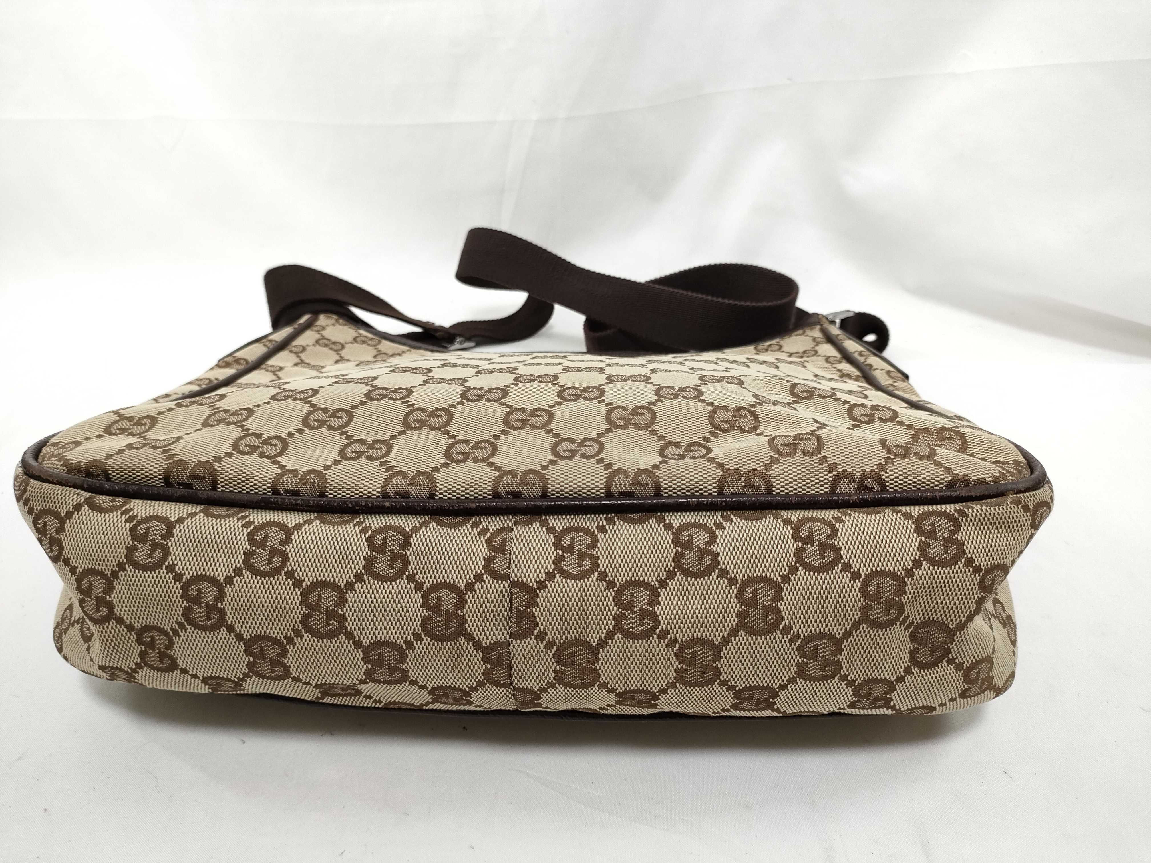 GG Canvas Shoulder Bag — view 3