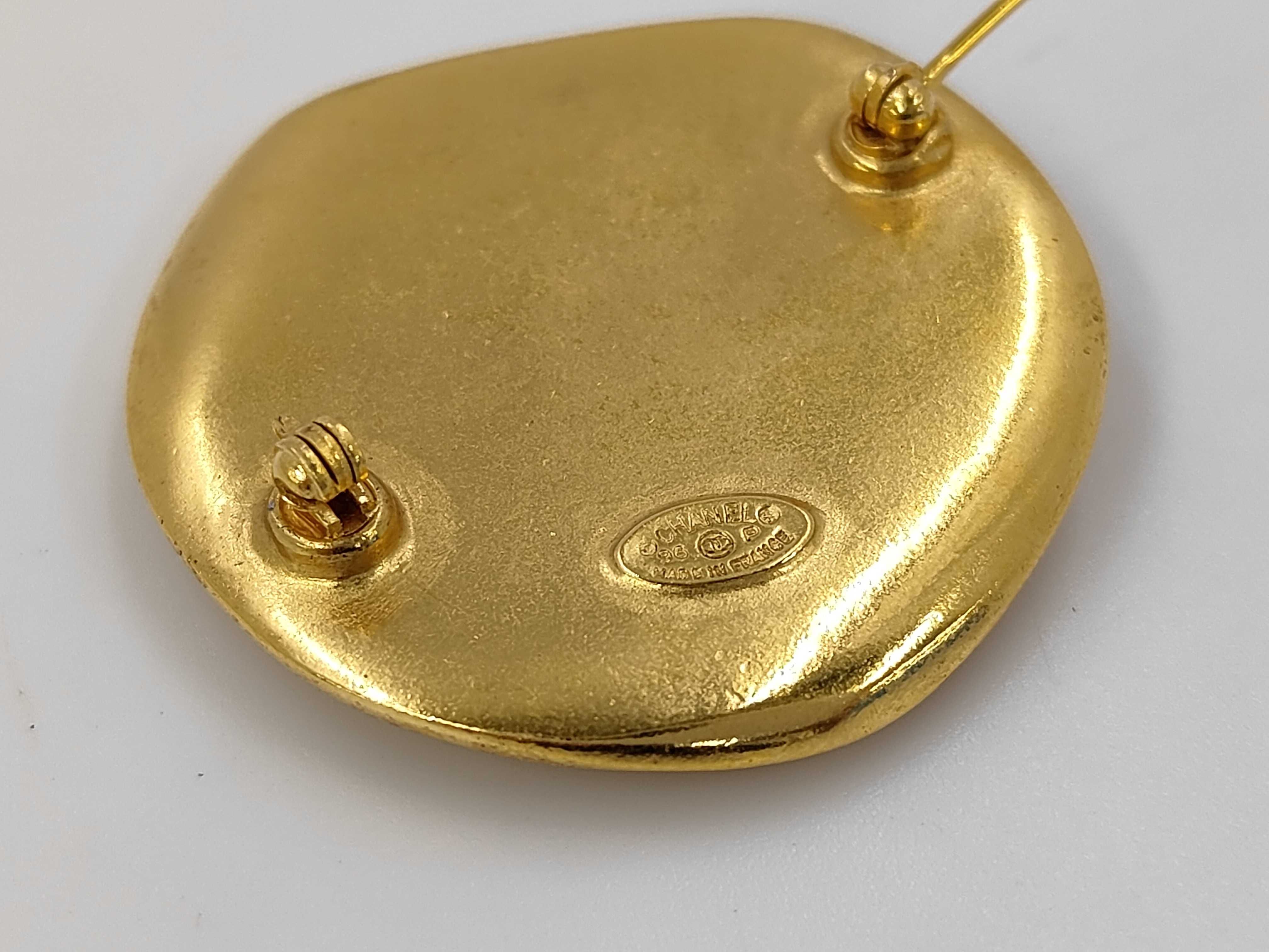brooch — view 4