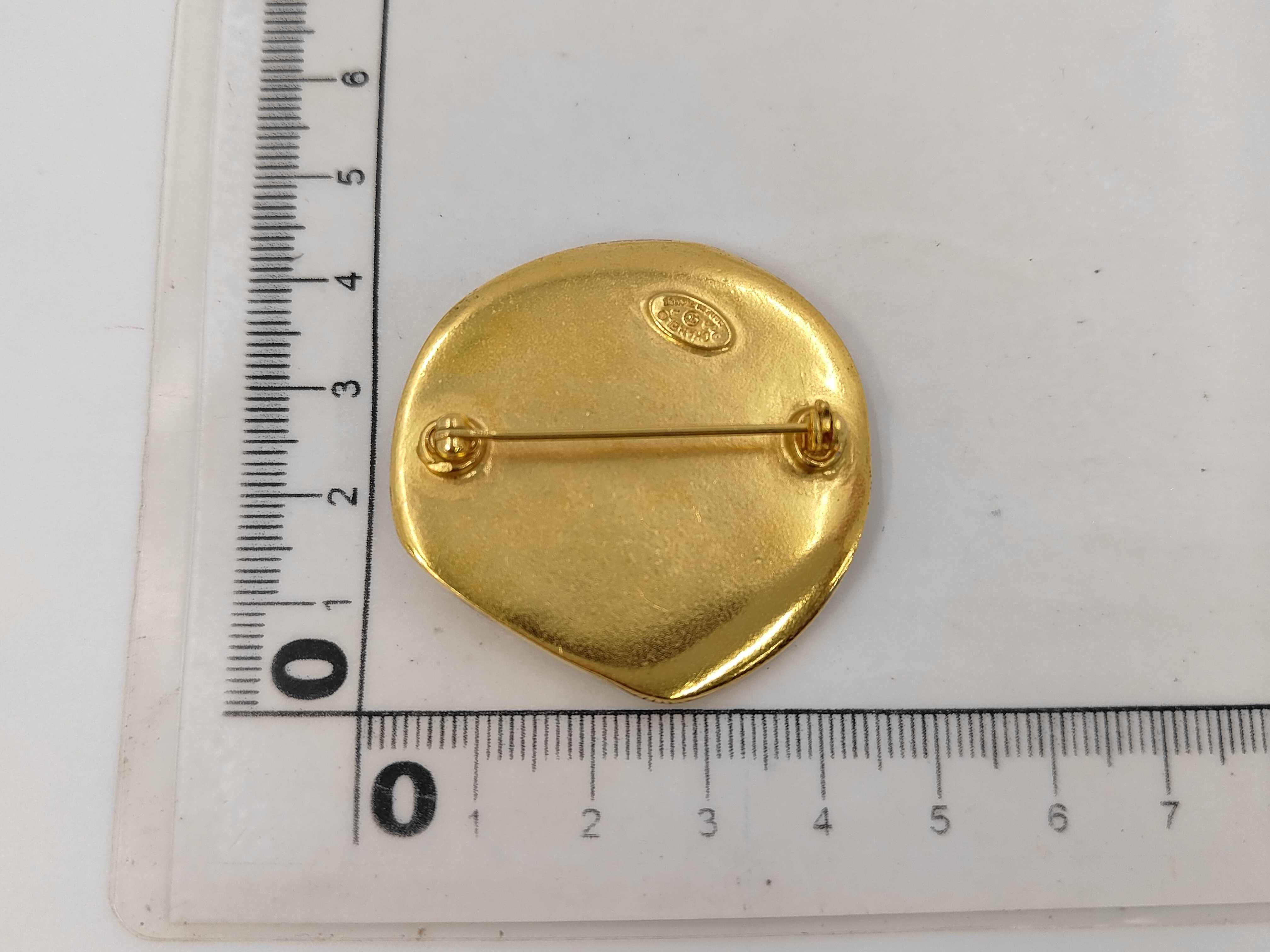 brooch — view 5