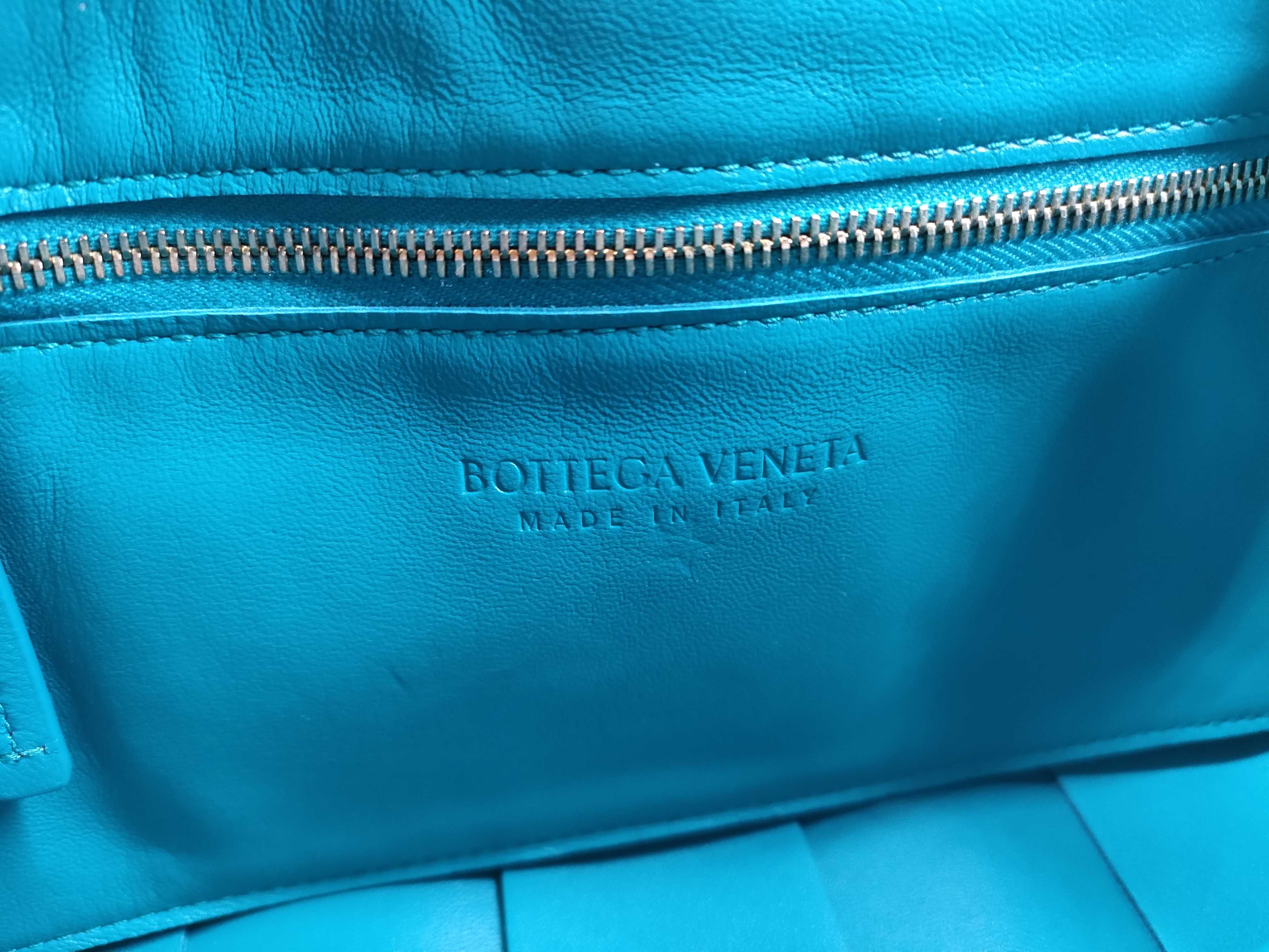 Intrecciato Cassette Shoulder Bag — view 15