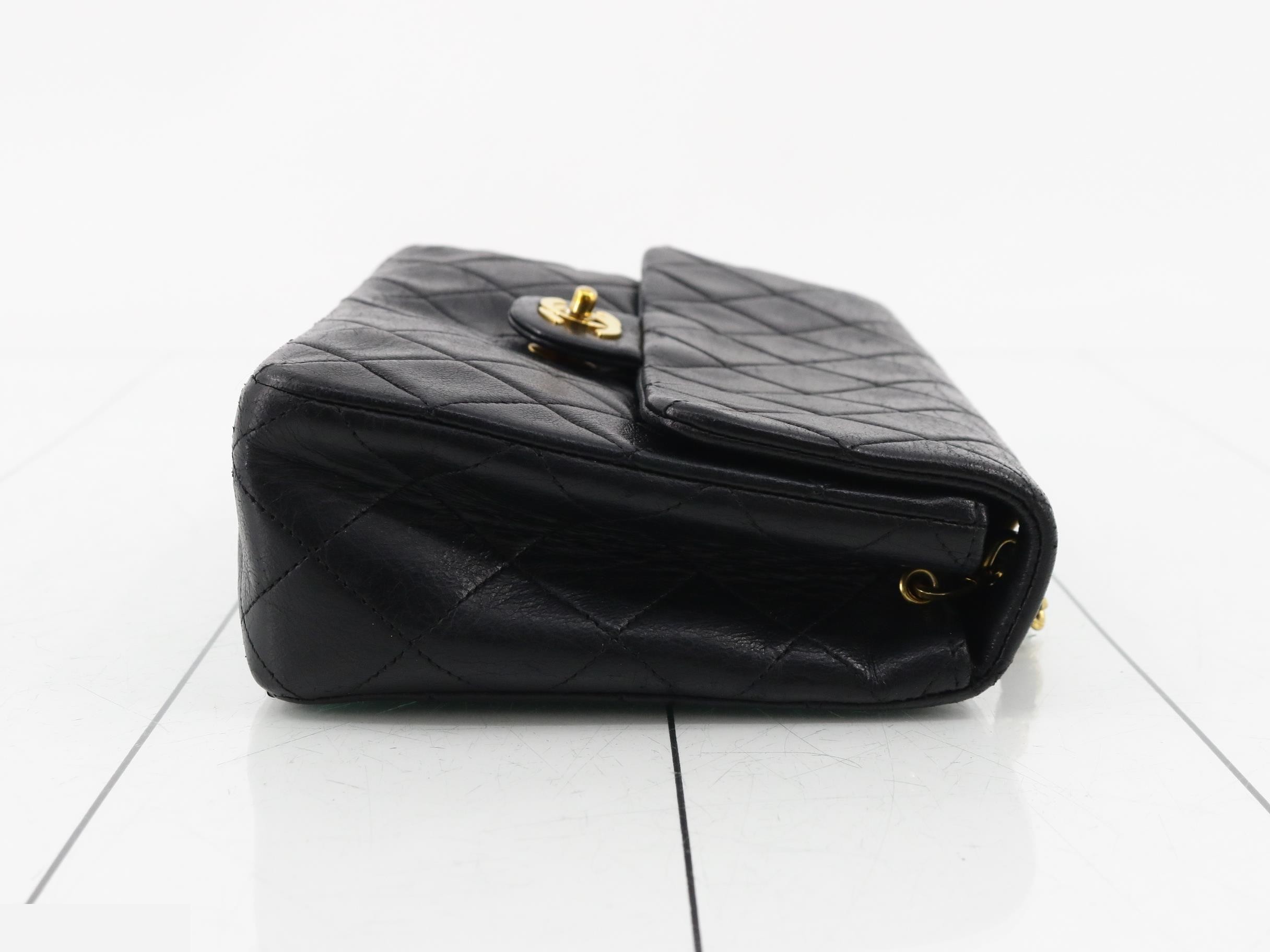 Matelassé (bag) - Gold chain shoulder bag - Black — view 3