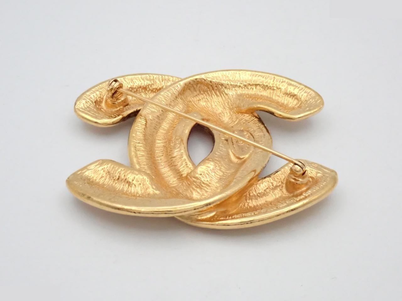 Brooch, Coco Mark, Gold — view 2