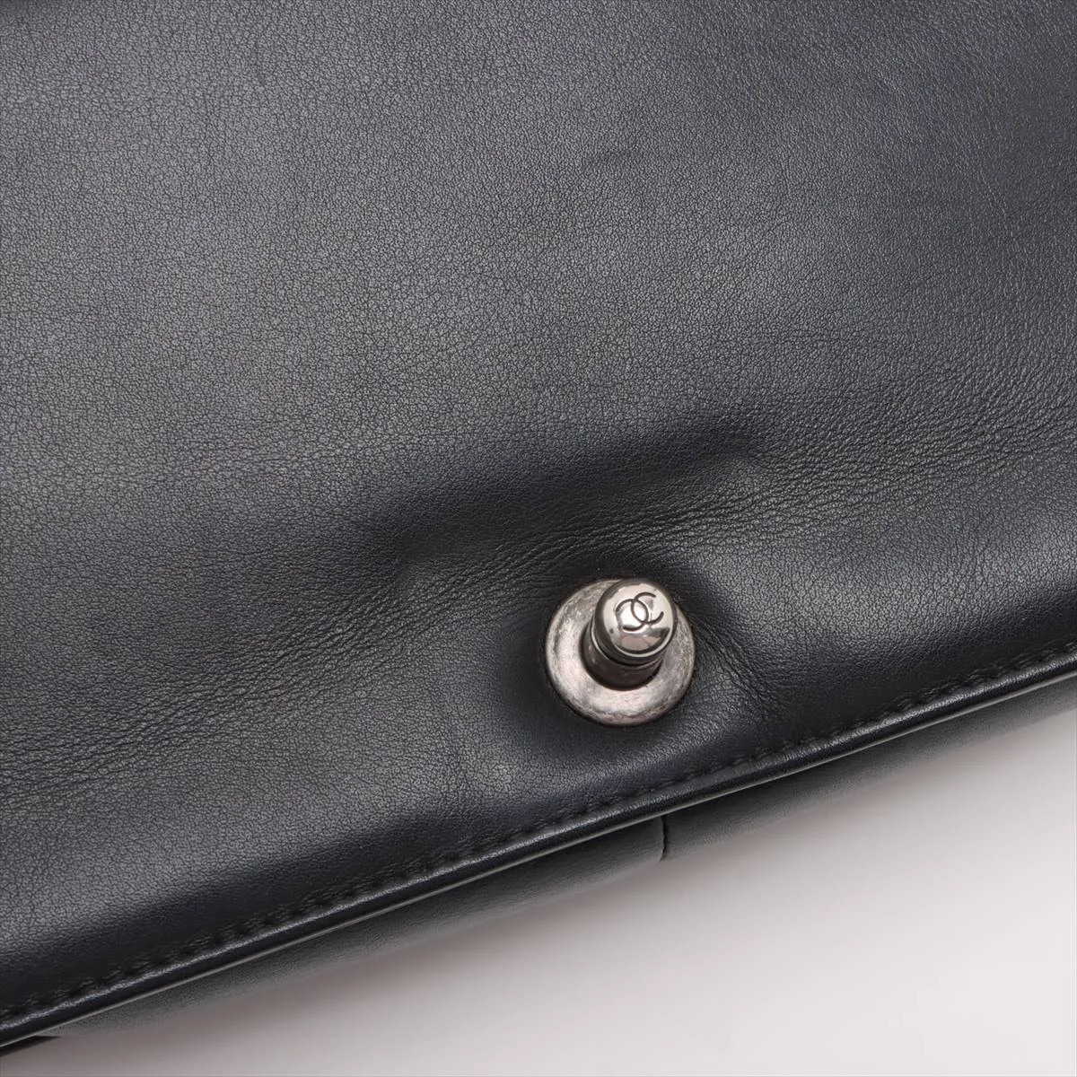 Boy Chanel 25 Lambskin Chain Shoulder Bag Black Gunmetal Hardware A67086 — view 11