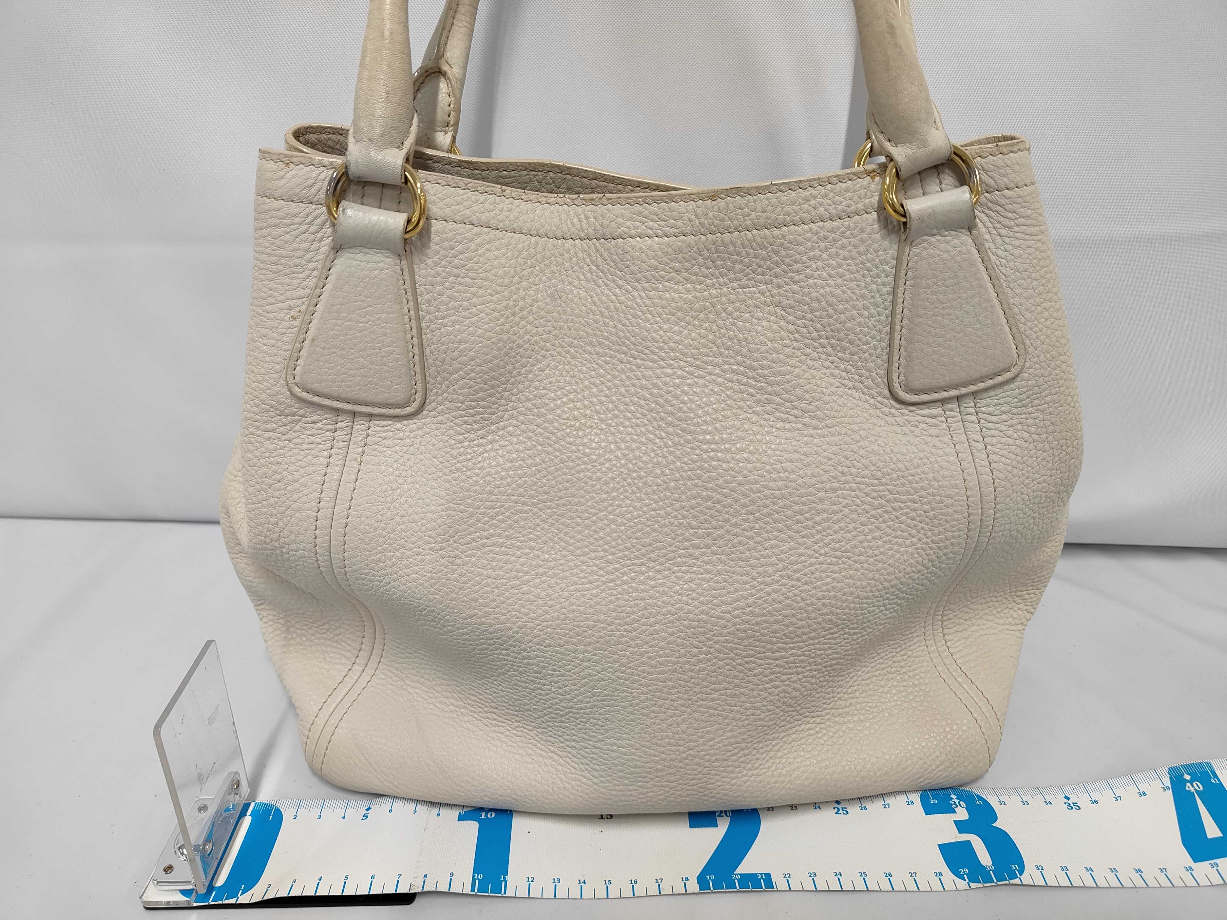 Vitello Daino Leather Handbag — view 2