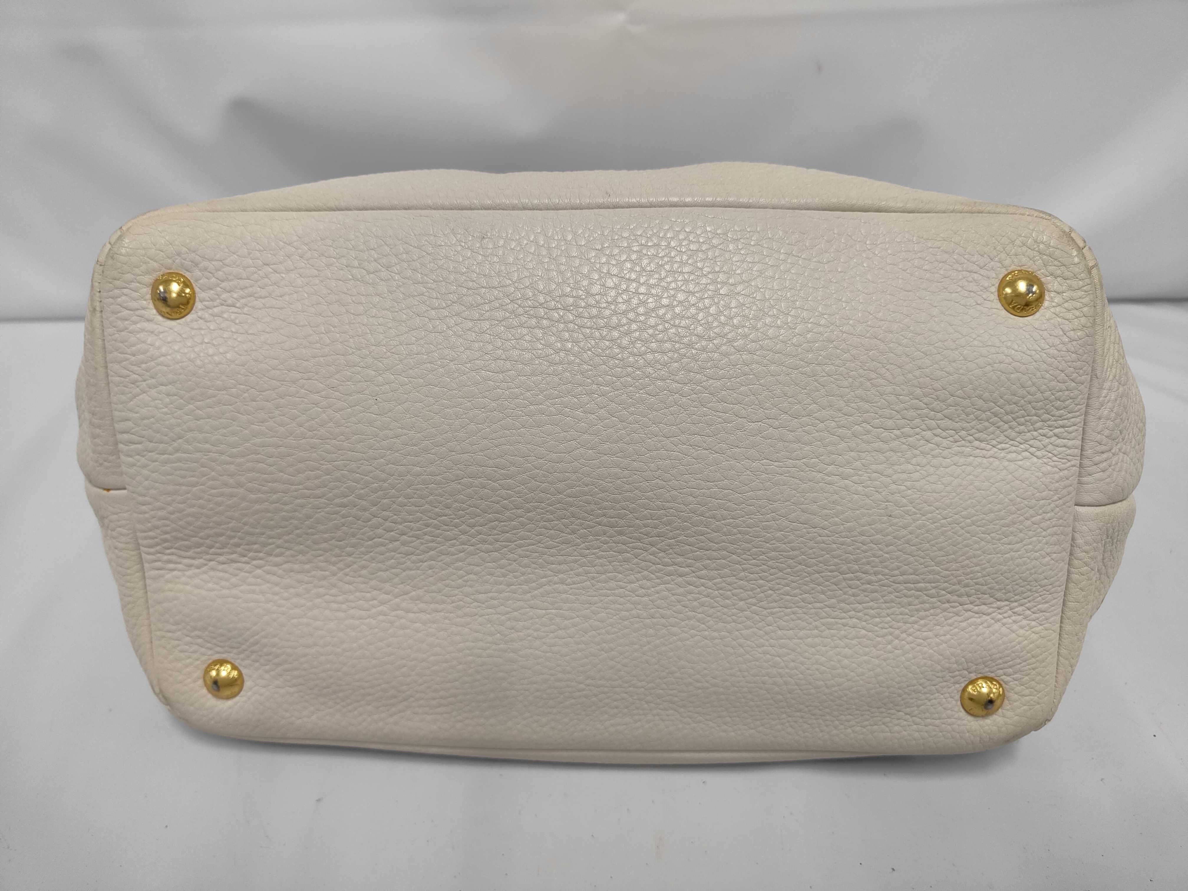Vitello Daino Leather Handbag — view 3