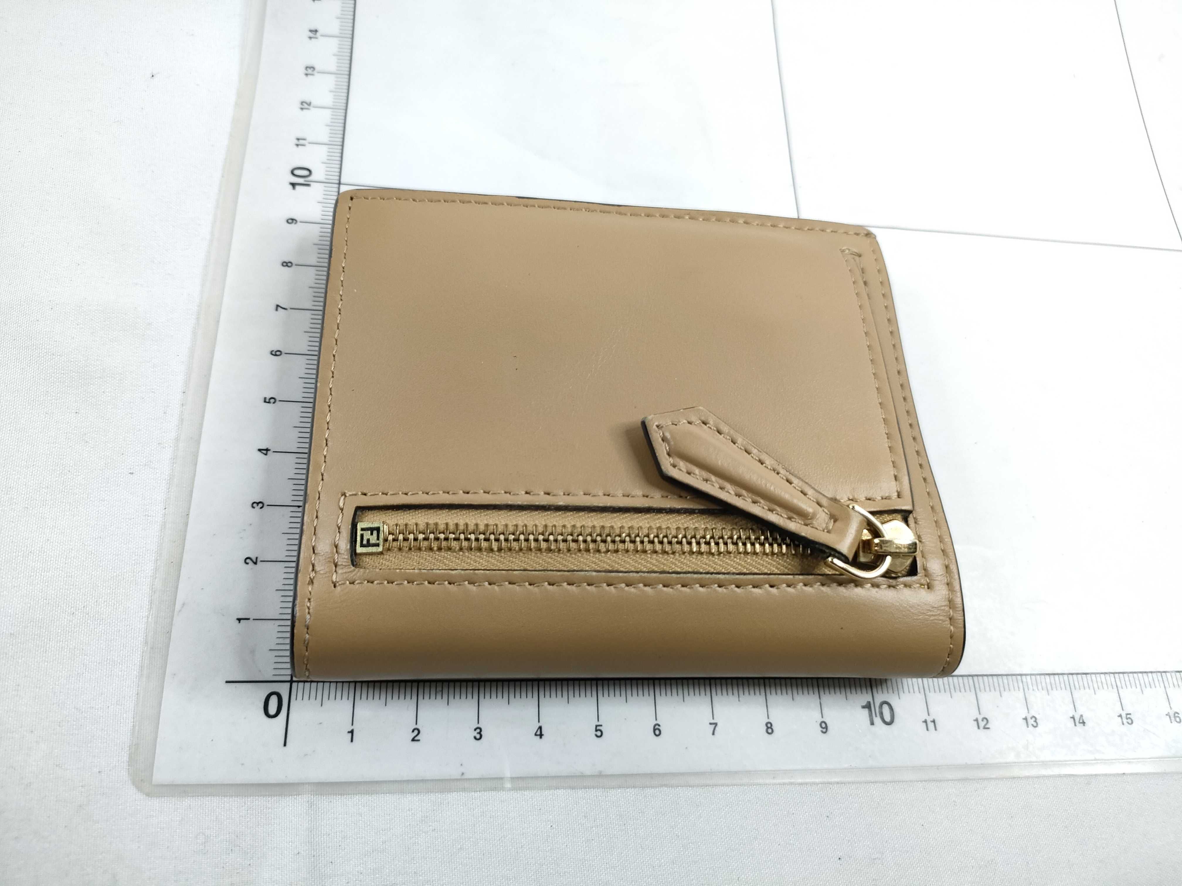 8M0468 Logo Bi-fold Wallet Leather Beige Wallet — view 2