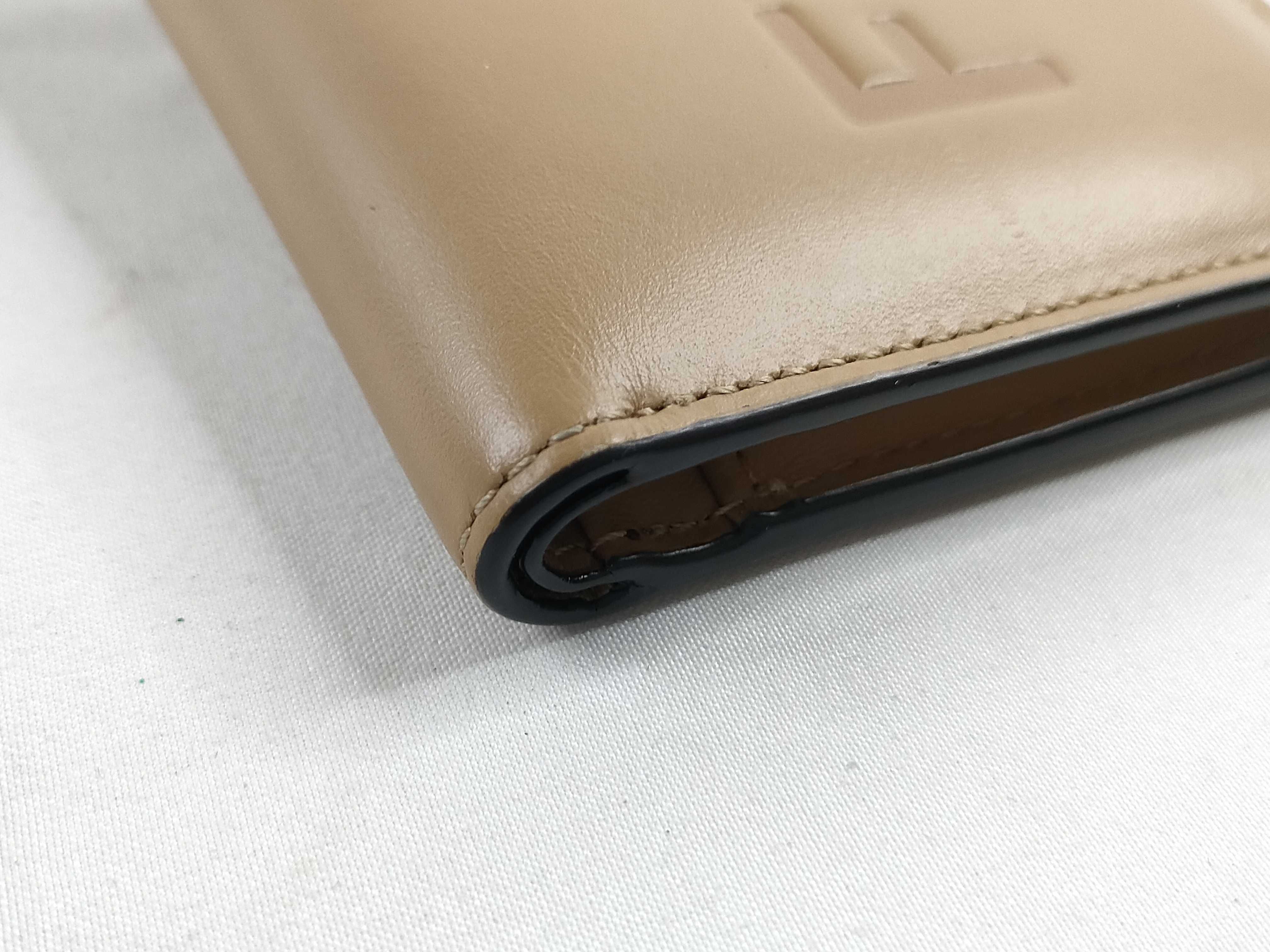 8M0468 Logo Bi-fold Wallet Leather Beige Wallet — view 3