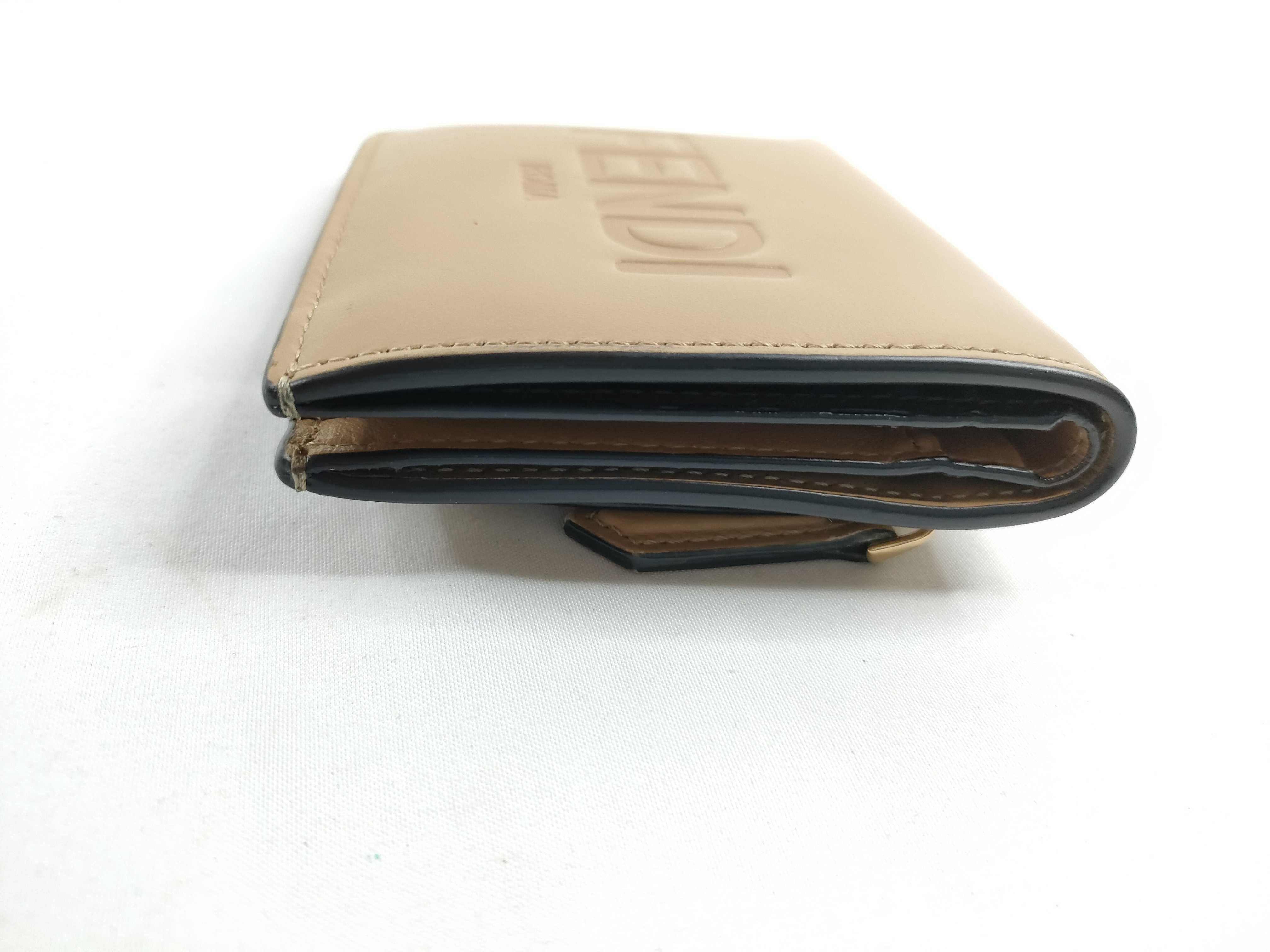 8M0468 Logo Bi-fold Wallet Leather Beige Wallet — view 5
