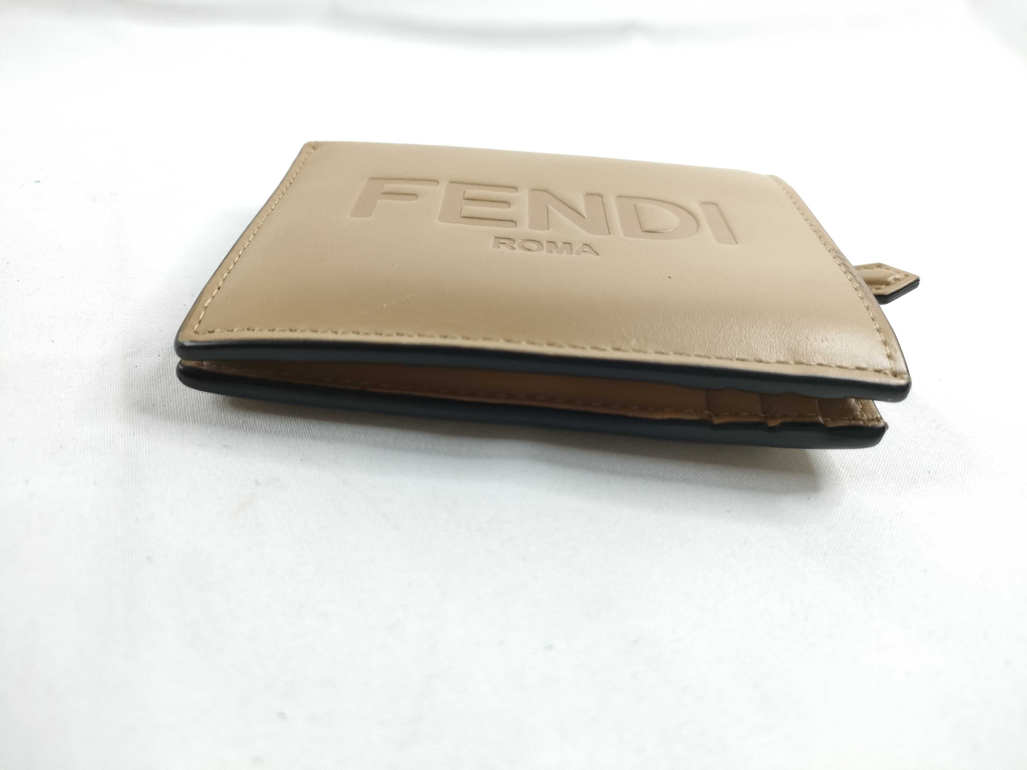 8M0468 Logo Bi-fold Wallet Leather Beige Wallet — view 6
