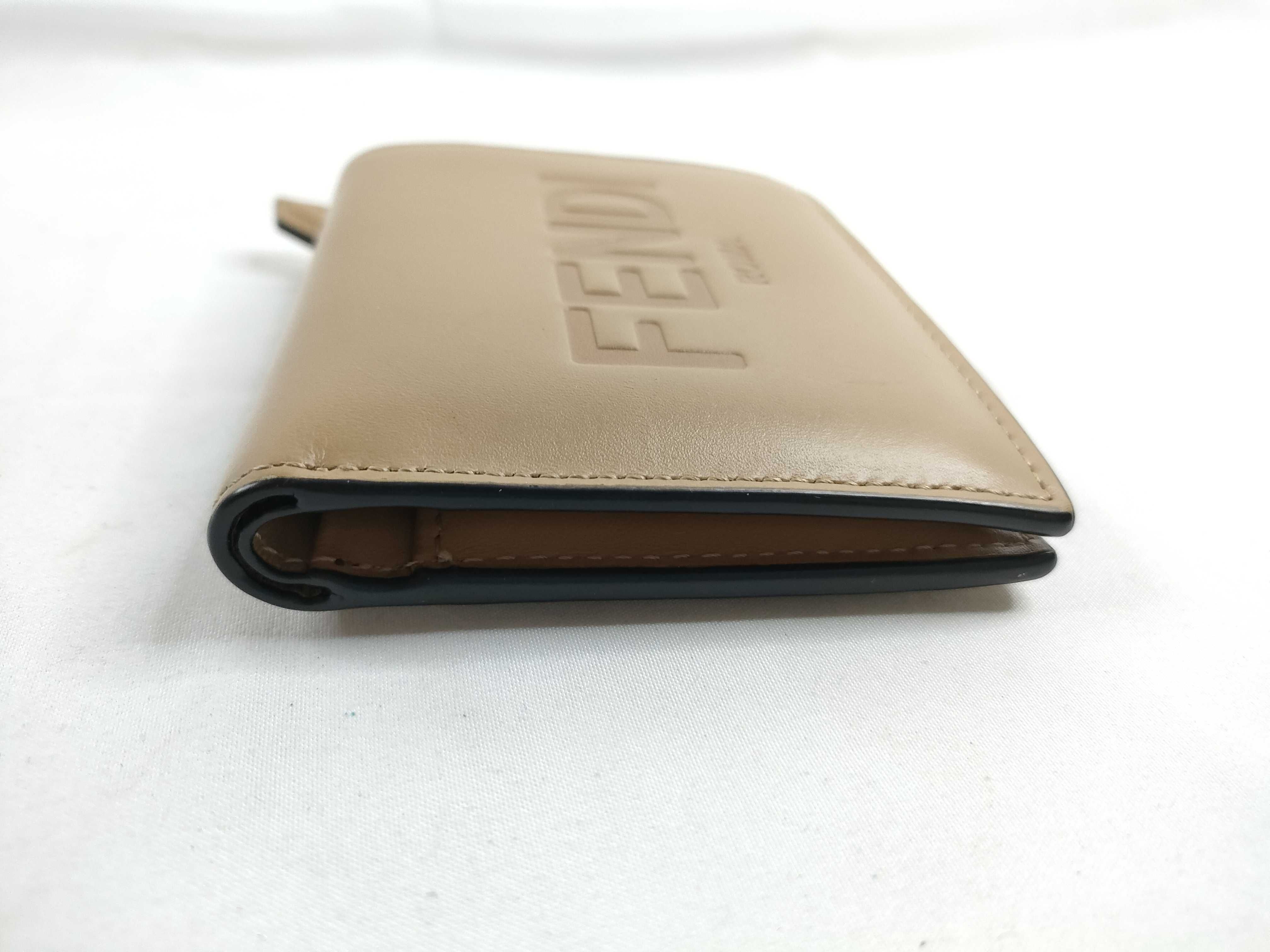 8M0468 Logo Bi-fold Wallet Leather Beige Wallet — view 7