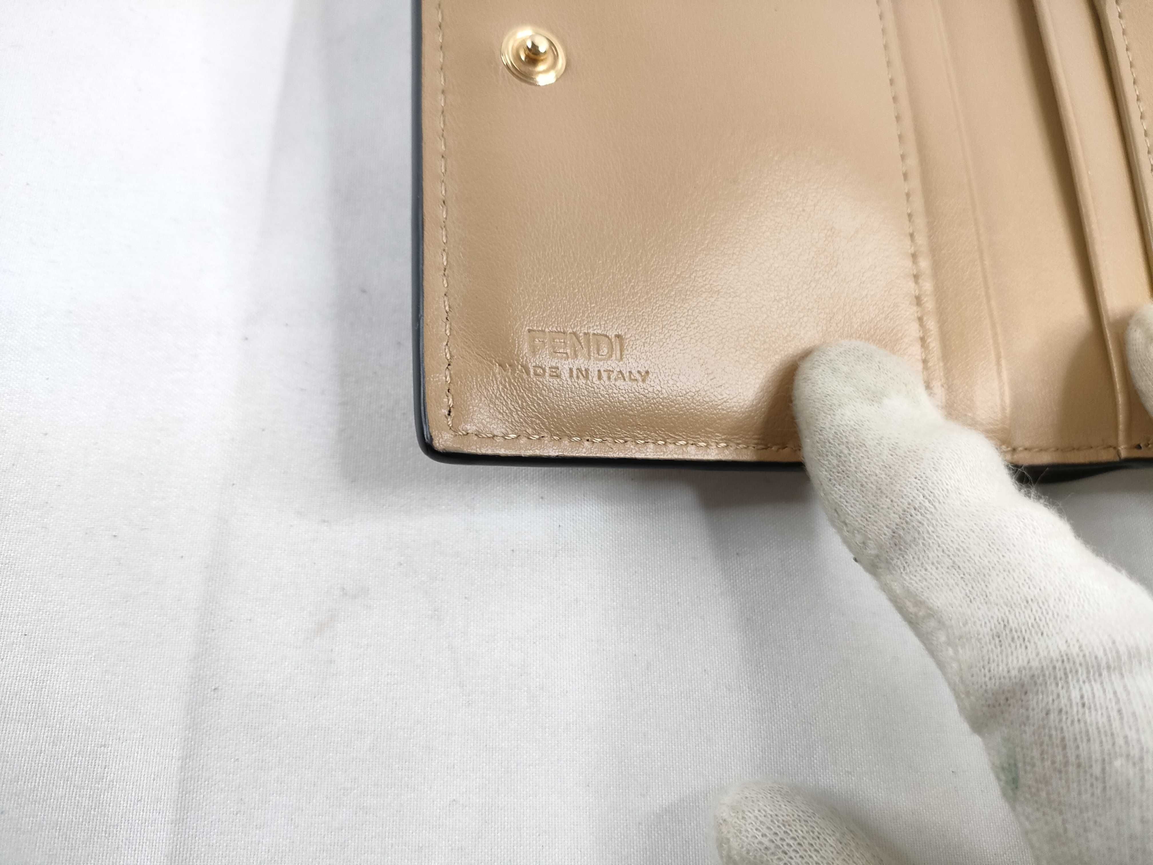 8M0468 Logo Bi-fold Wallet Leather Beige Wallet — view 9