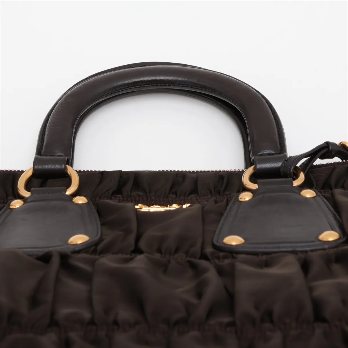 Gathered BN1935 Nylon x Leather 2-Way Handbag Khaki x Brown — view 6