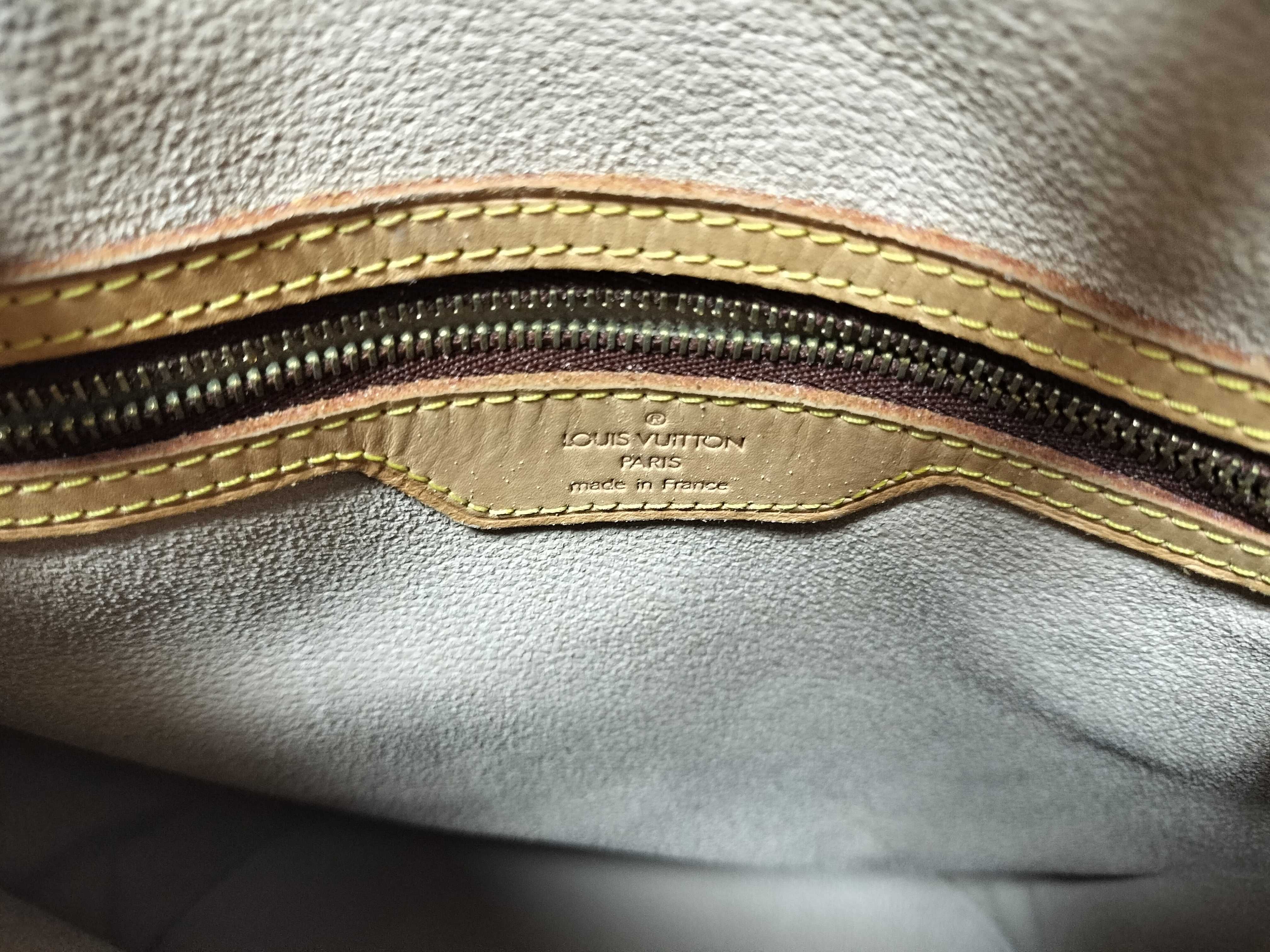 Monogram M42238 Bucket PM Tote Bag (without pouch) — view 11