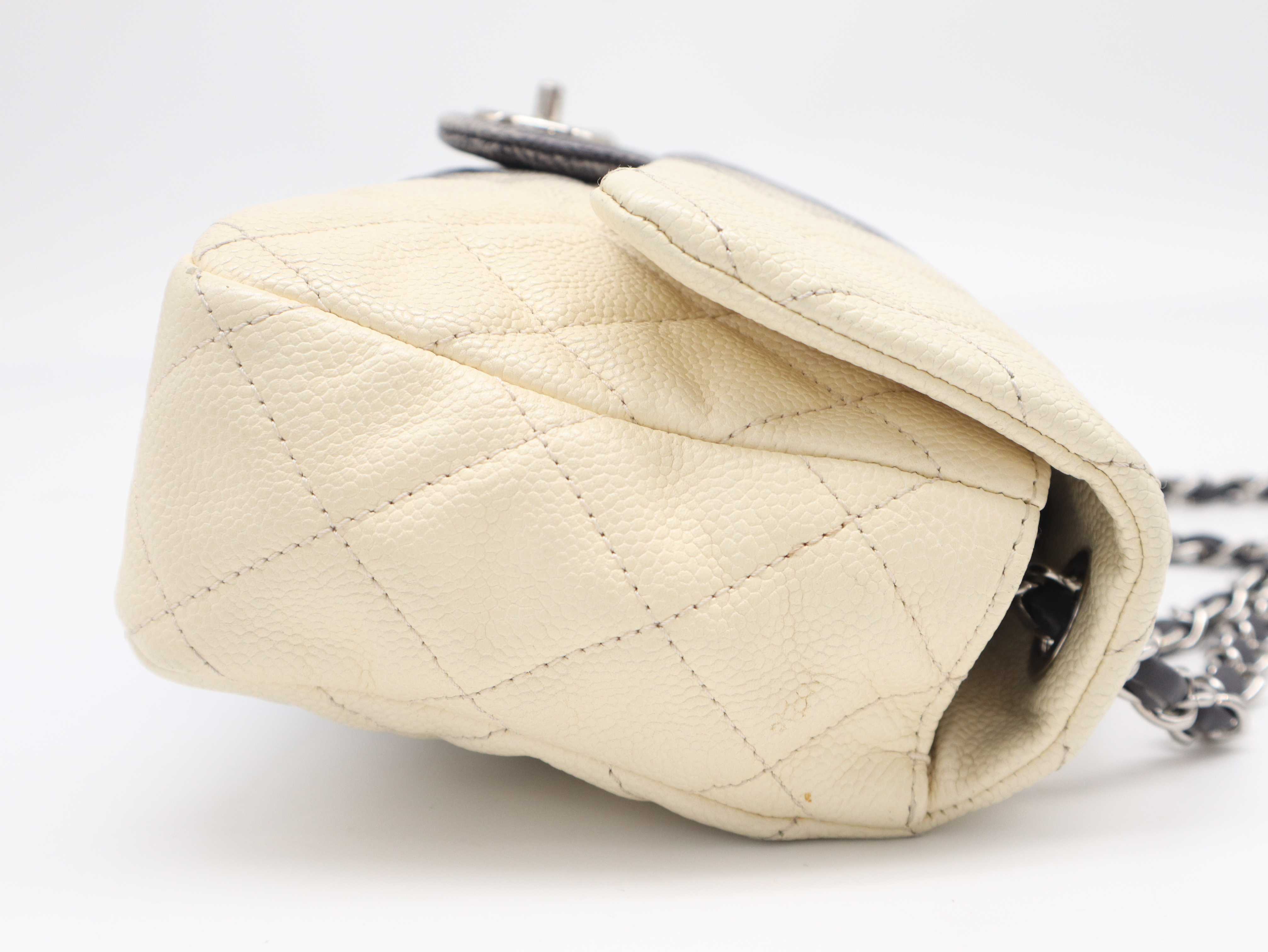 Caviar Skin Matelassé Bicolor S Flap Double Chain Silver Hardware Ivory Black Seal 17753840 Shoulder Bag — view 4