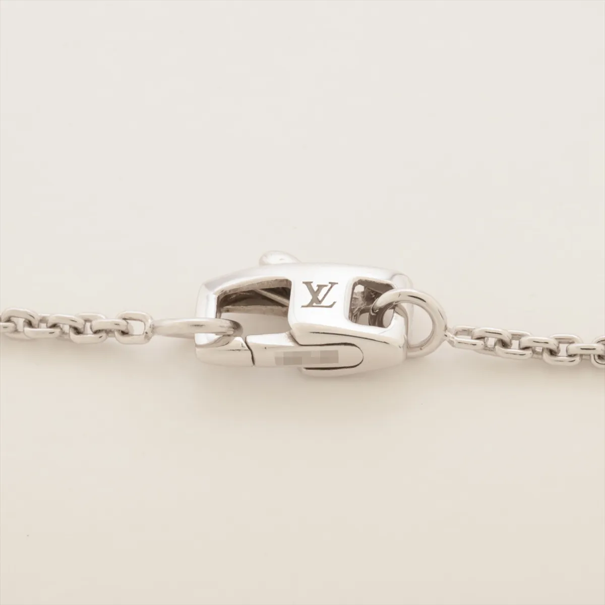 Monogram Idylle Pendant Necklace with Diamonds, 750 (WG), 4.5g, 374481 Q93279 (One letter difference on guarantee card) — view 4