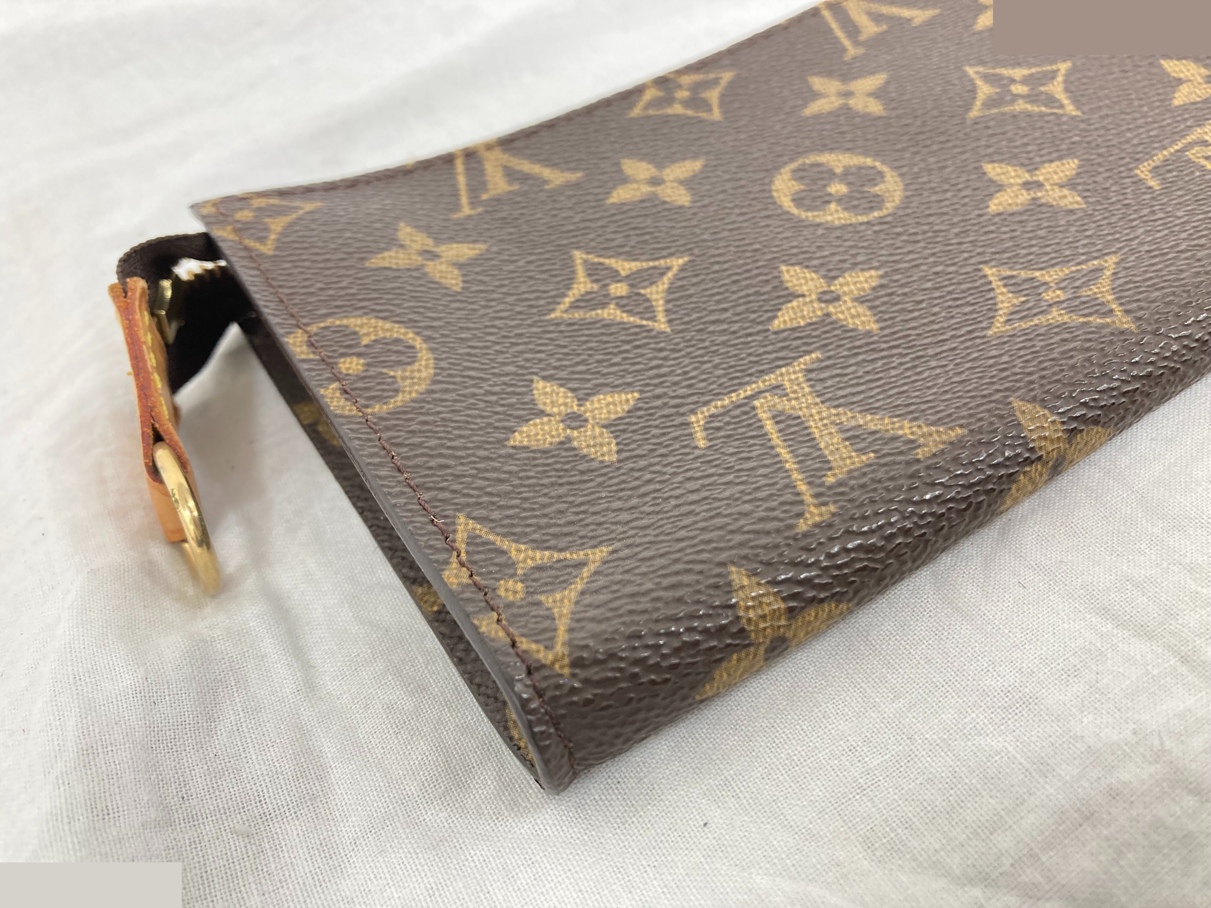 included pouch — view 3