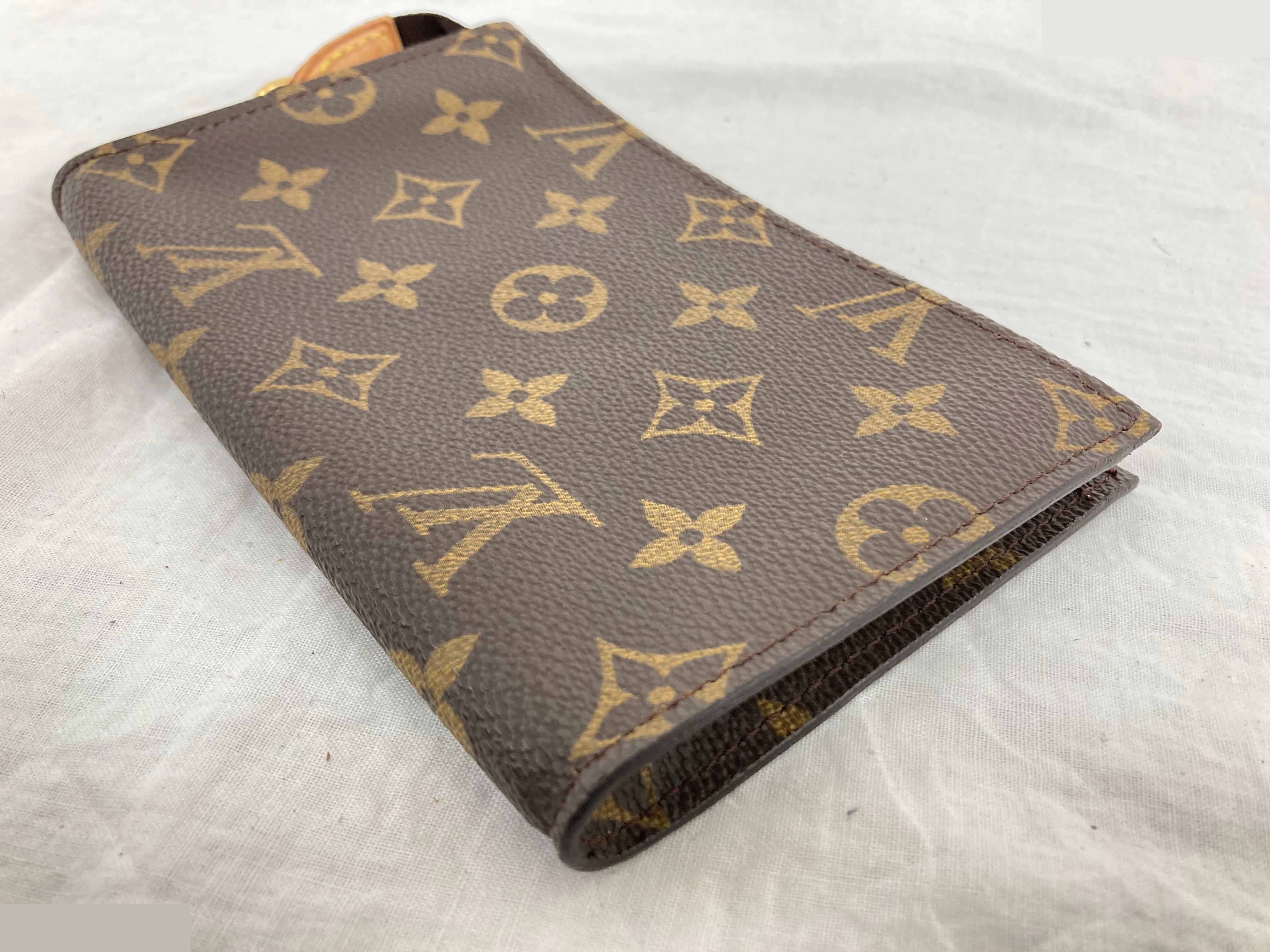 included pouch — view 4