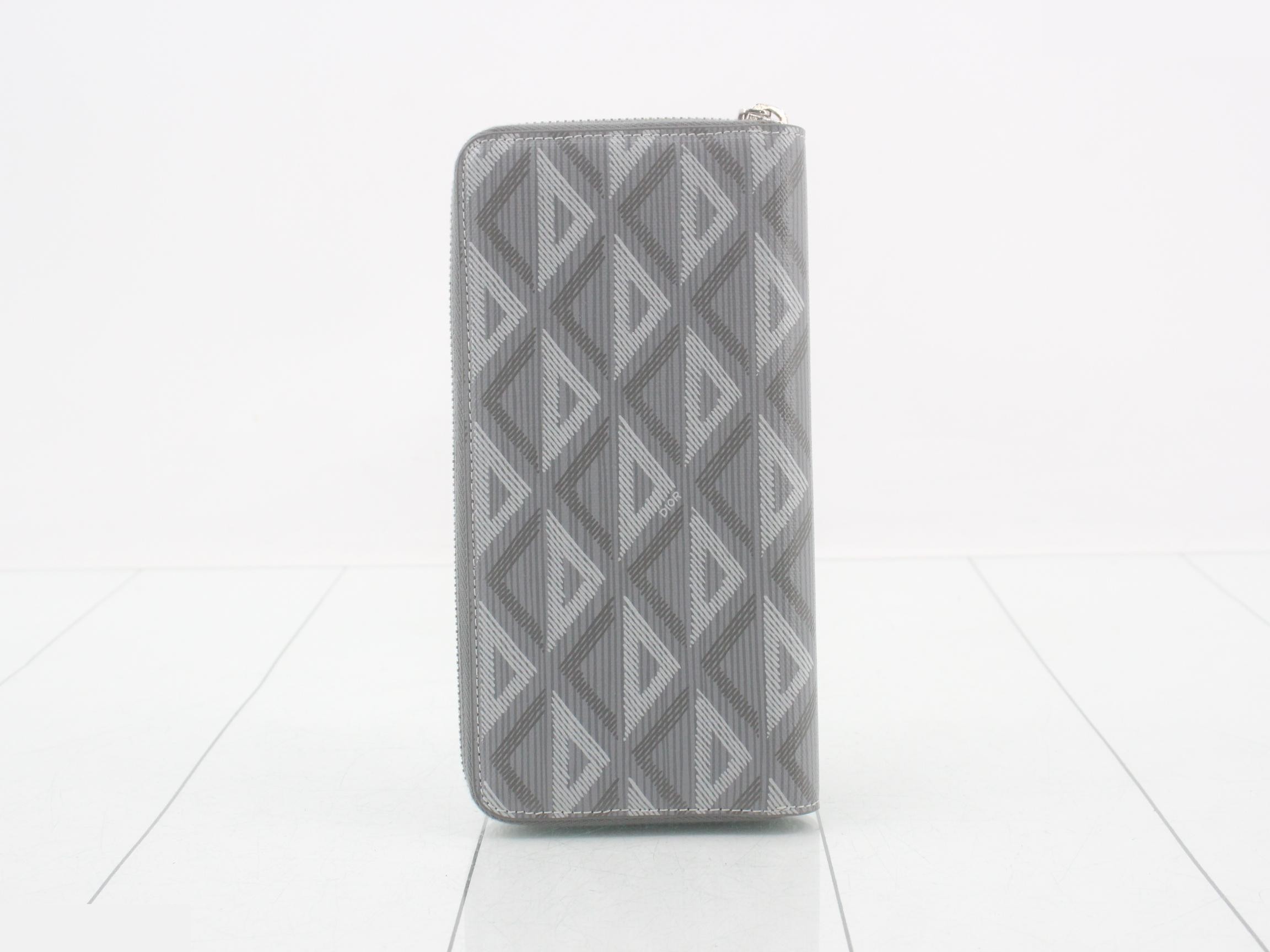 Diamond Round Zip - Unused — view 2