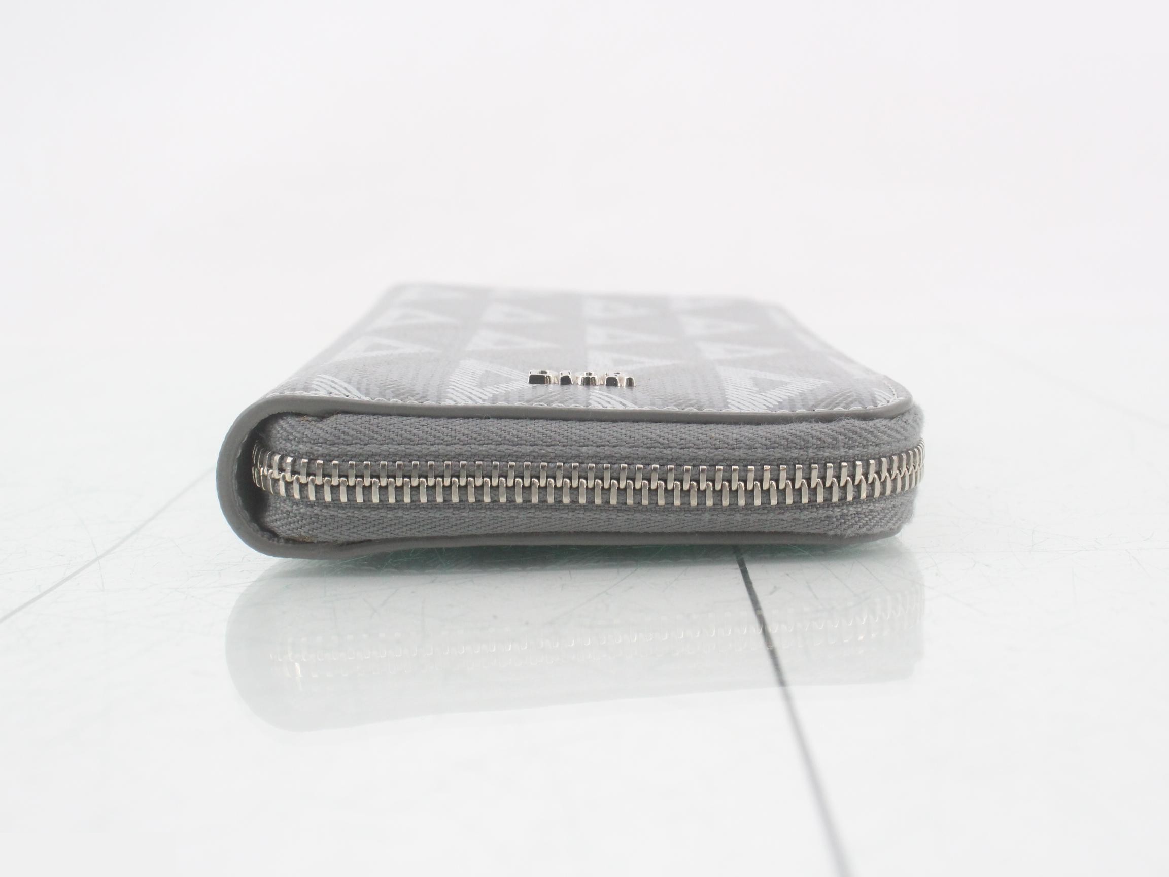 Diamond Round Zip - Unused — view 3