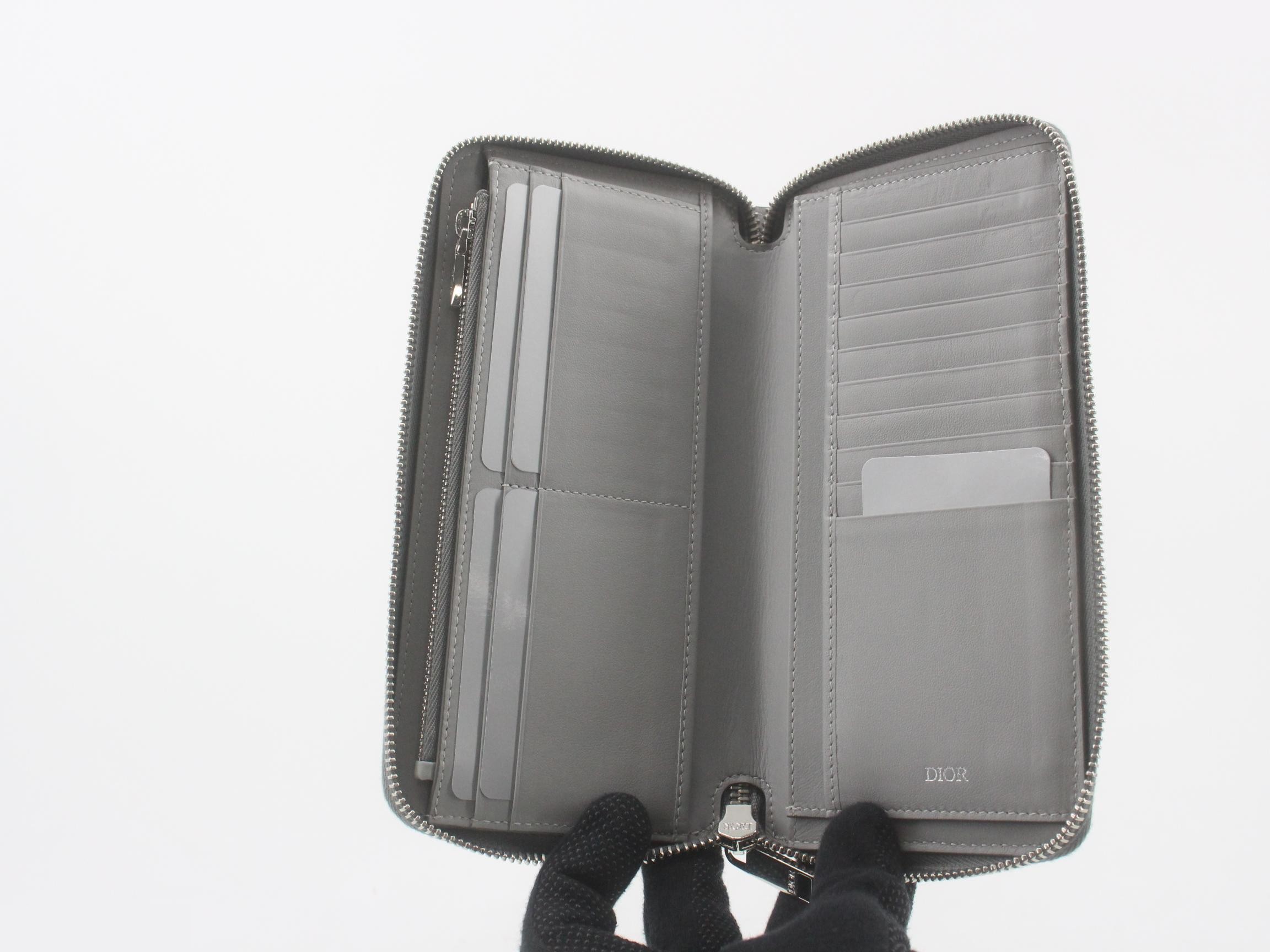 Diamond Round Zip - Unused — view 4