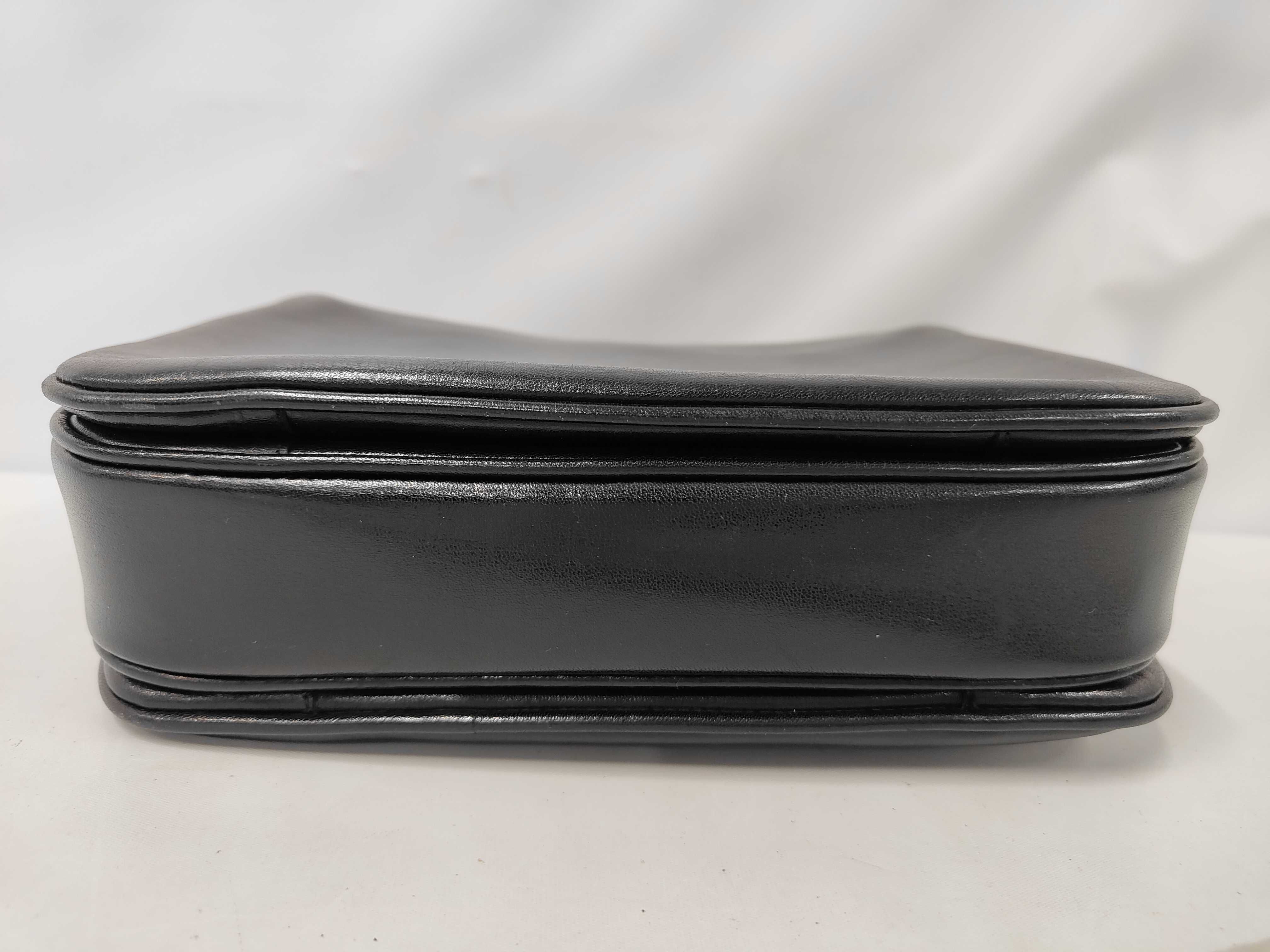 Triomphe Hardware Shoulder Bag Leather Shoulder Bag — view 3