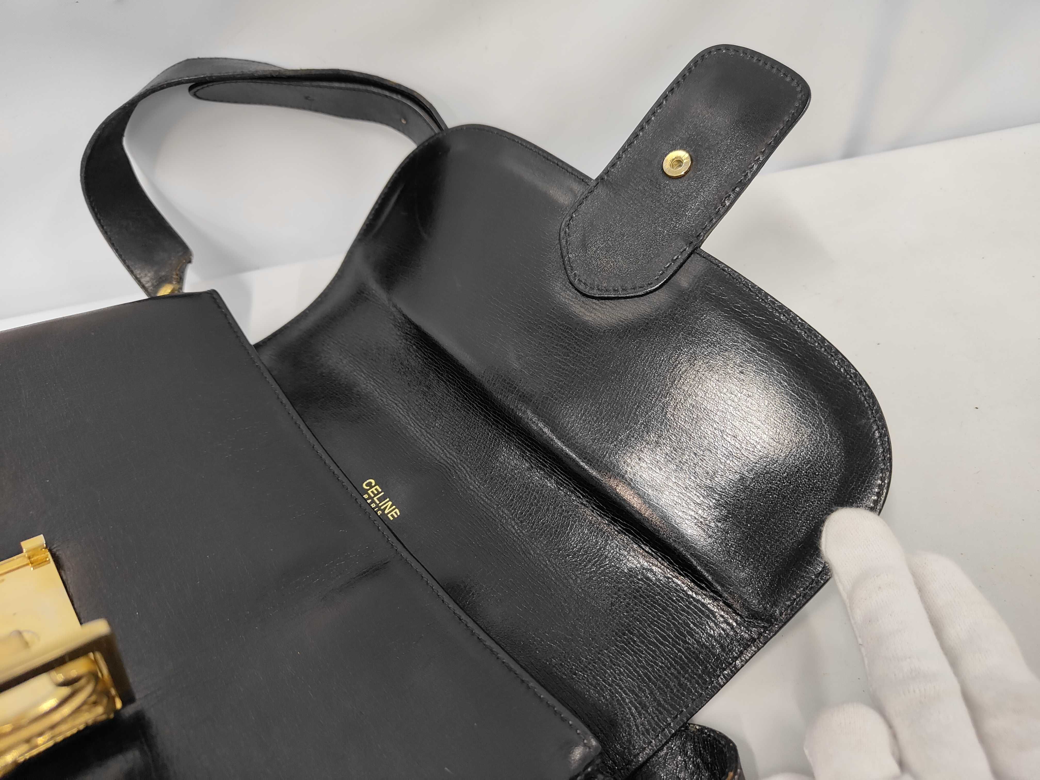 Triomphe Hardware Shoulder Bag Leather Shoulder Bag — view 8