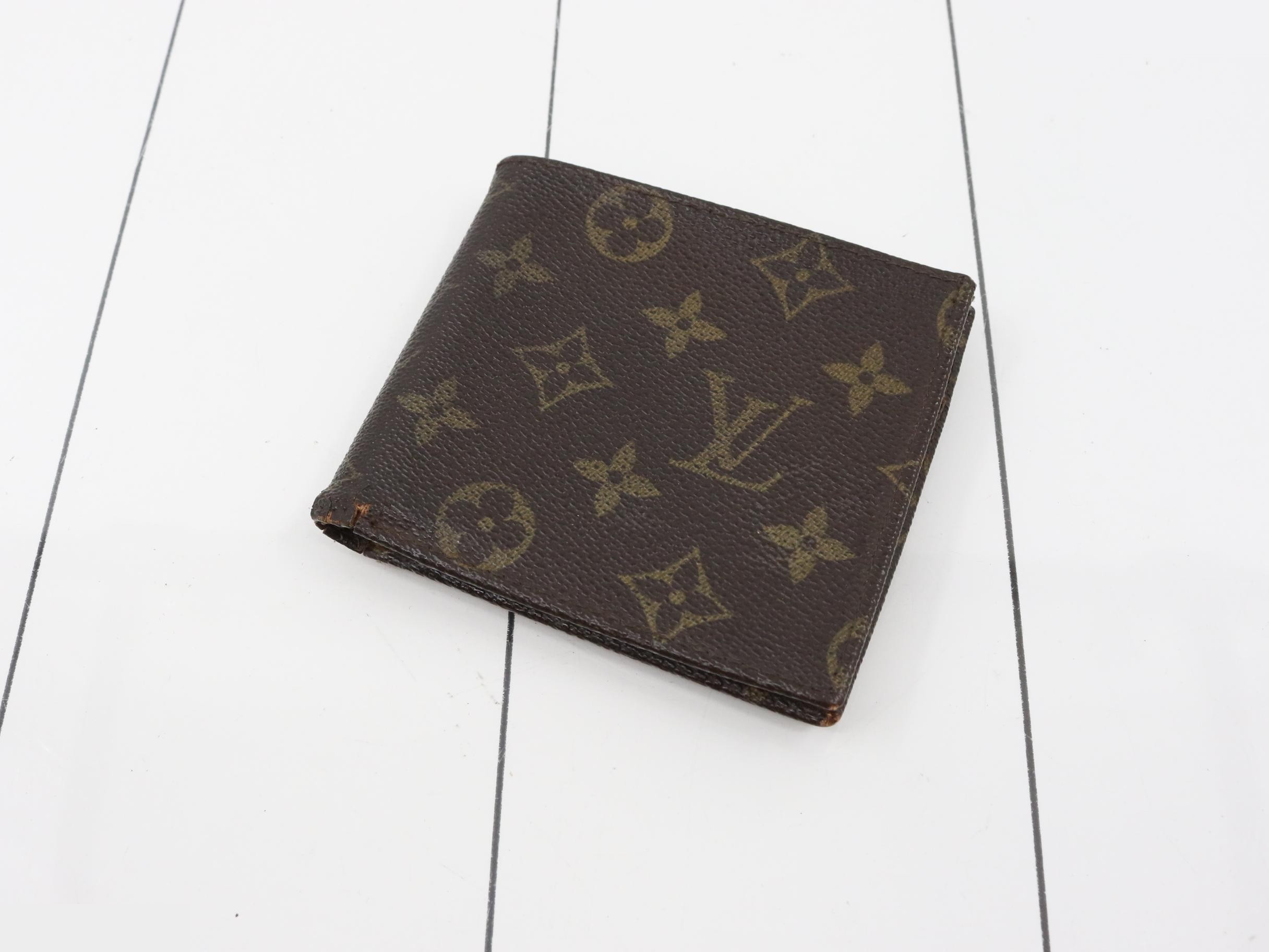 1 wallet, 1 key case, Monogram — view 2